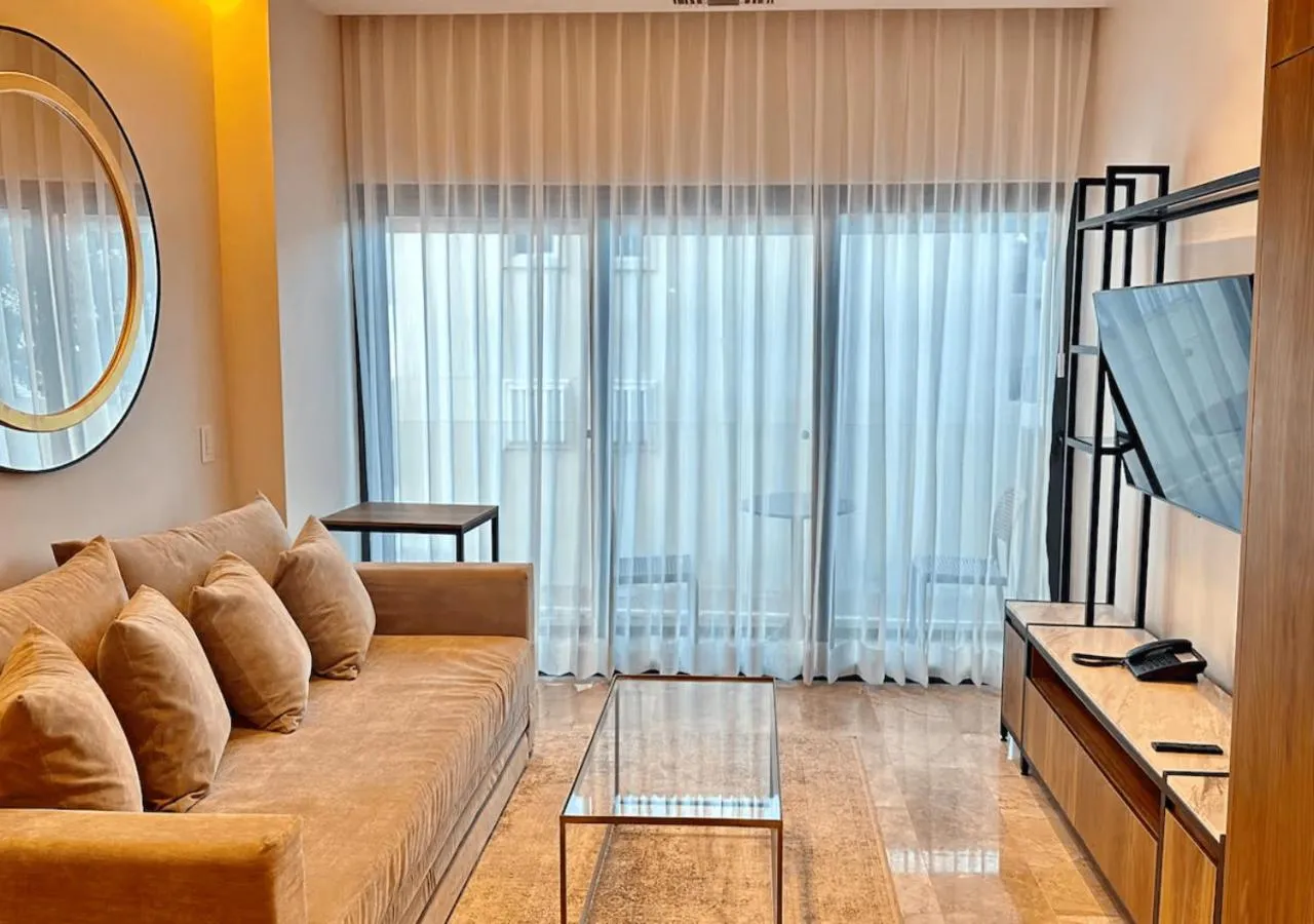 TV and multimedia in Luxury 1BR Condo Prime Location