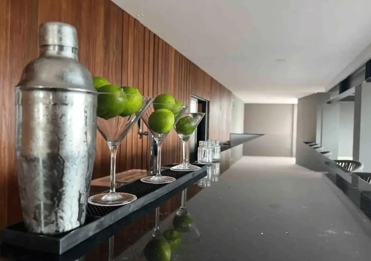 Food and drinks in Luxury 1BR Condo Prime Location