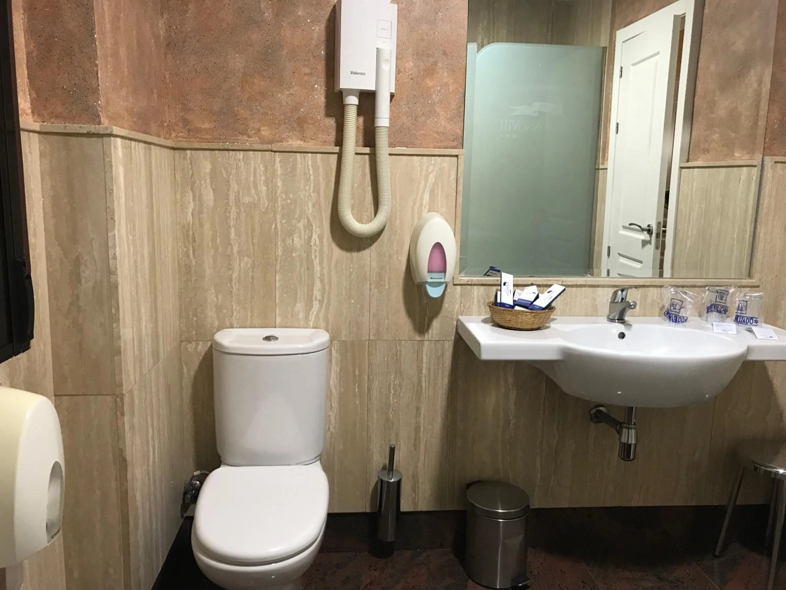 Bathroom in Hotel Alfonso VIII De Cuenca