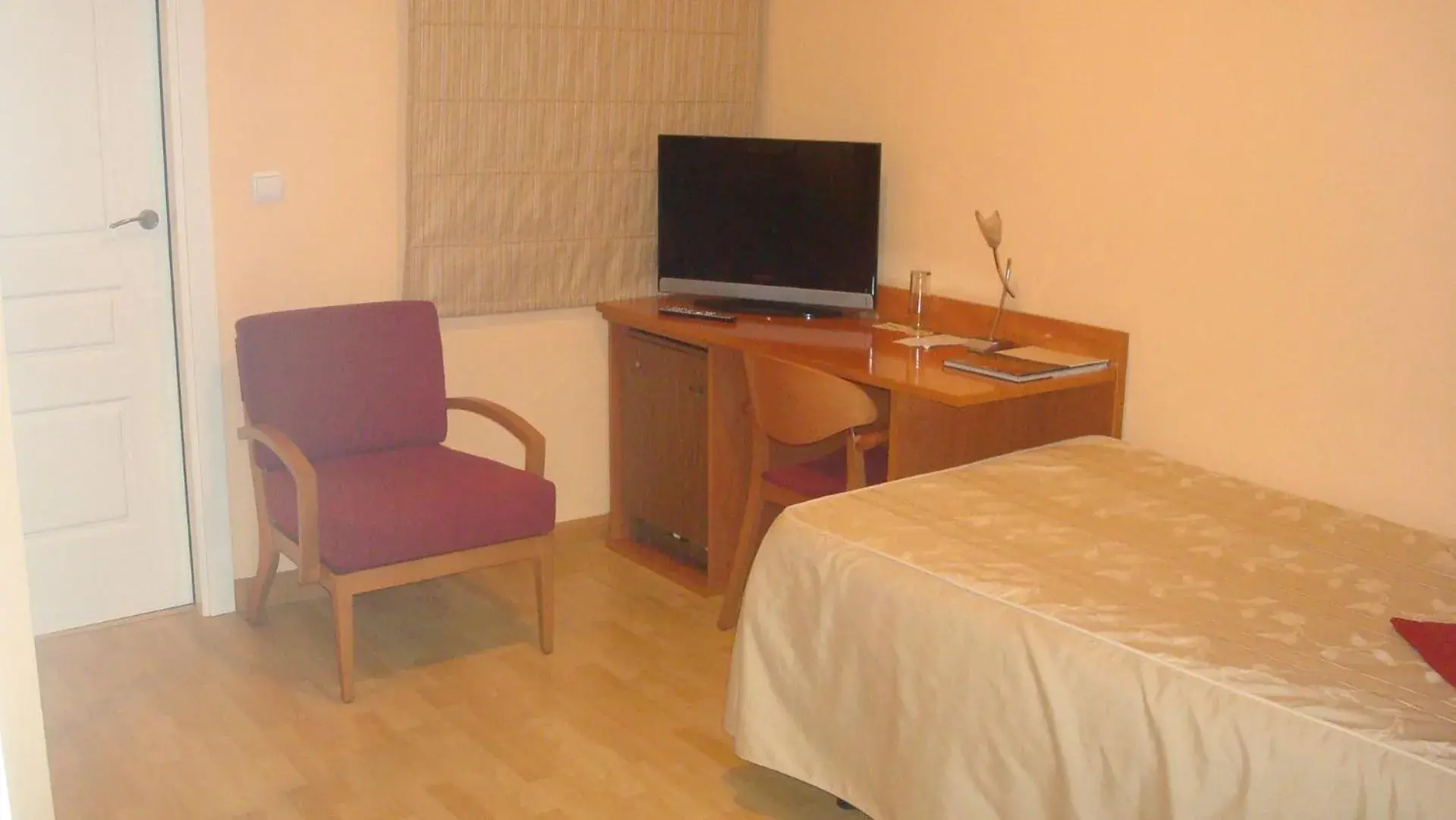 TV and multimedia, Bed in Hotel Alfonso VIII De Cuenca TV and multimedia, Bed in Hotel Alfonso VIII De Cuenca