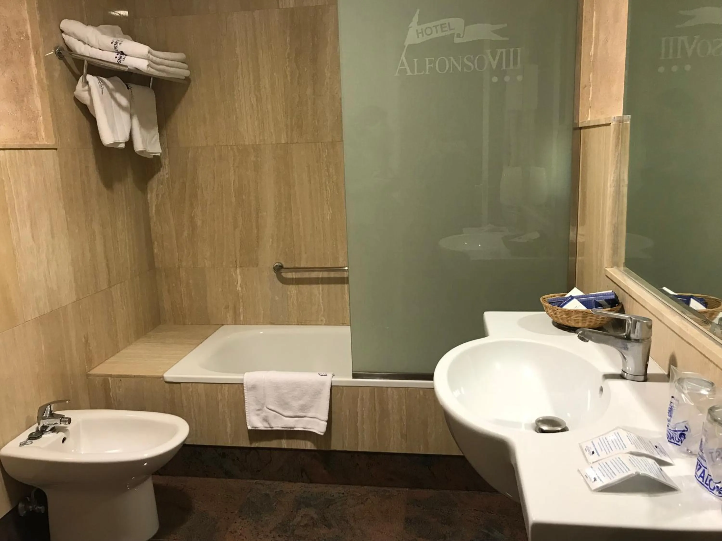 Bathroom in Hotel Alfonso VIII De Cuenca