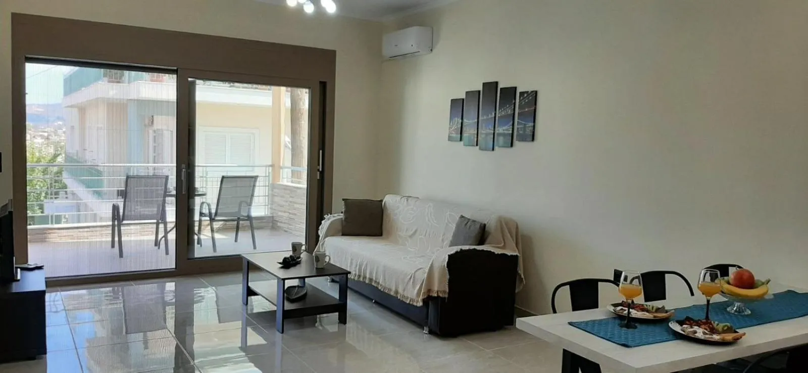 Bed in AYRA ROOMS ALIVERI