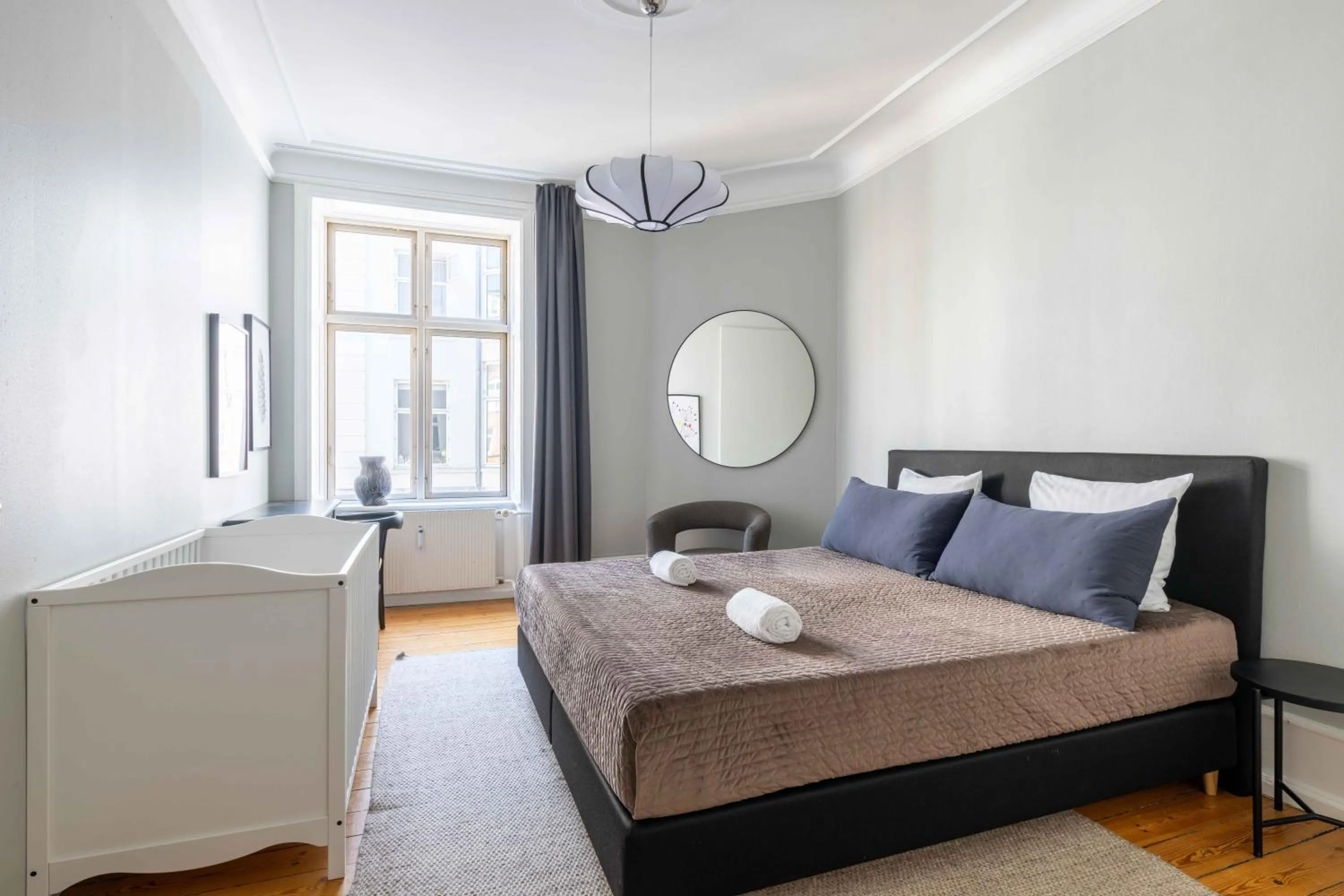 NEW charming apt in City Center