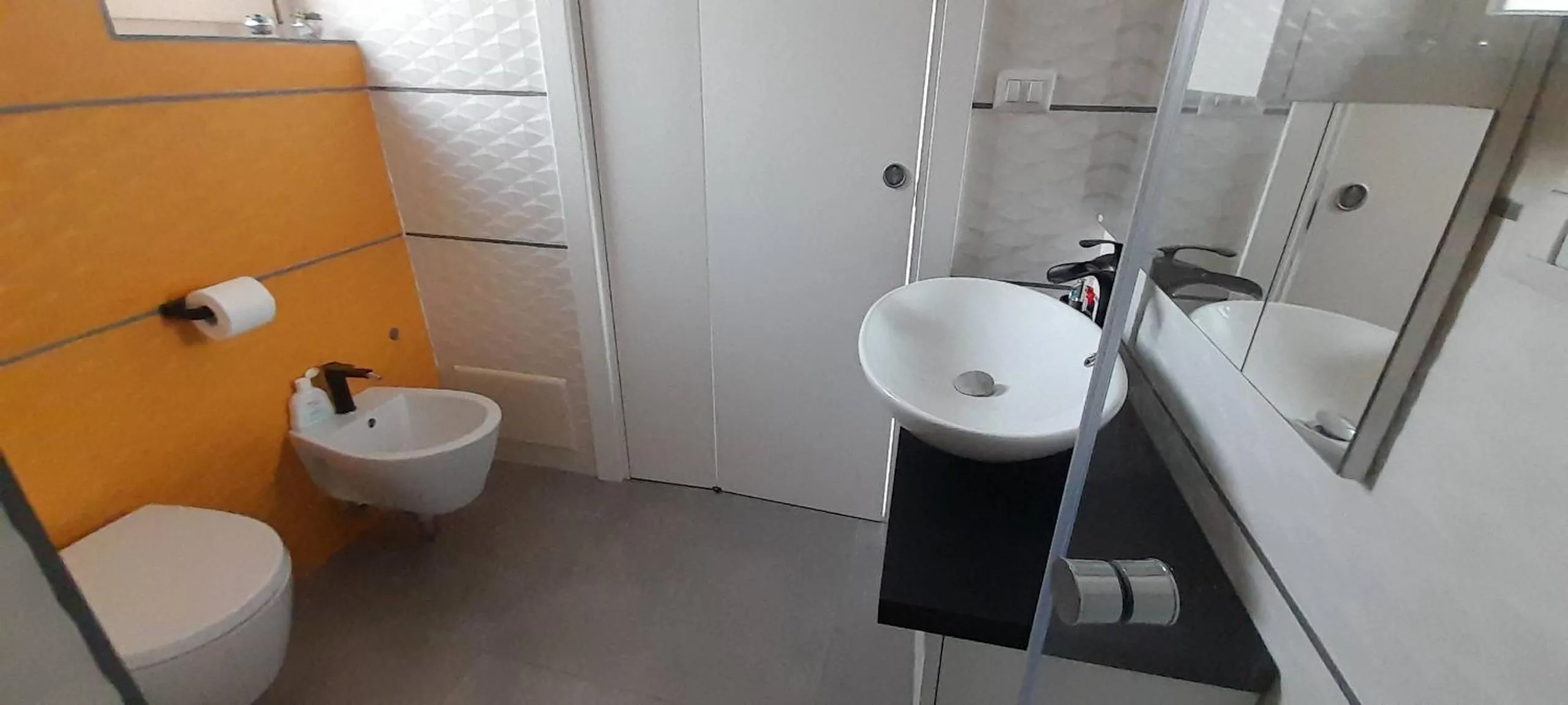 Toilet in Villa con piscina Aria di sole