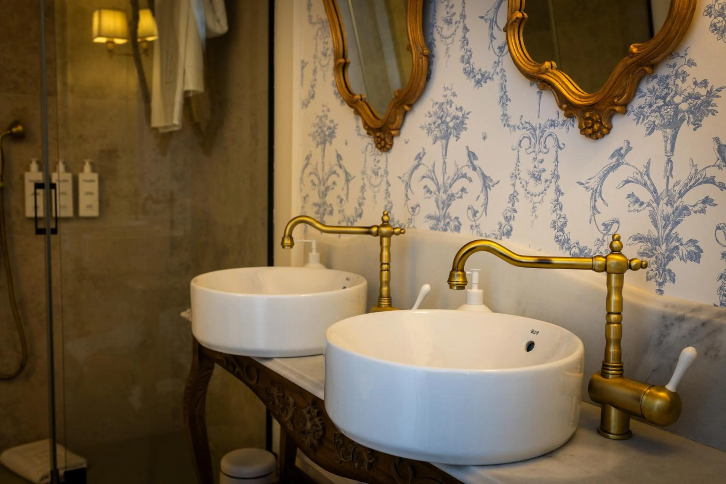 Shower in Hotel Luze Boutique San Sebastian