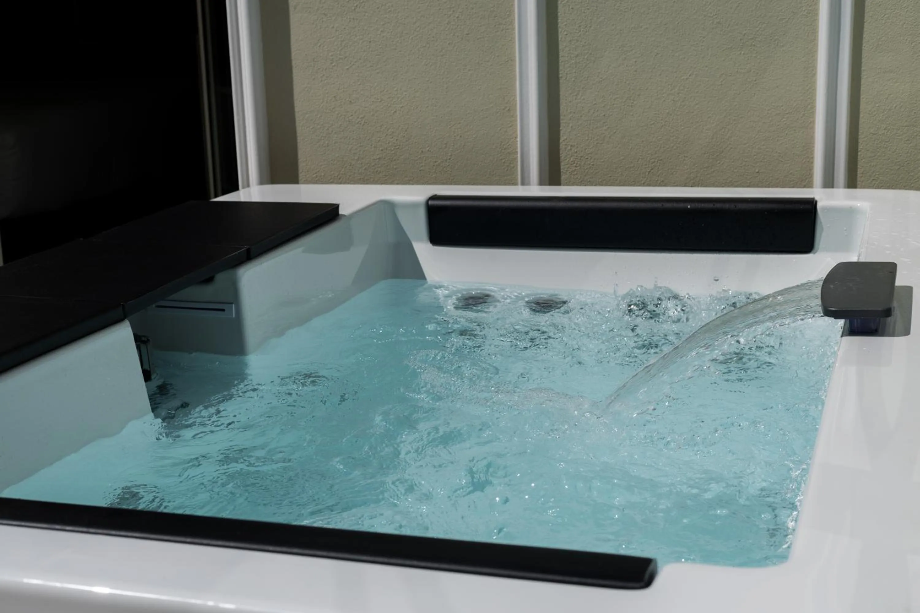 Swimming pool in Hotel Luze Boutique San Sebastian