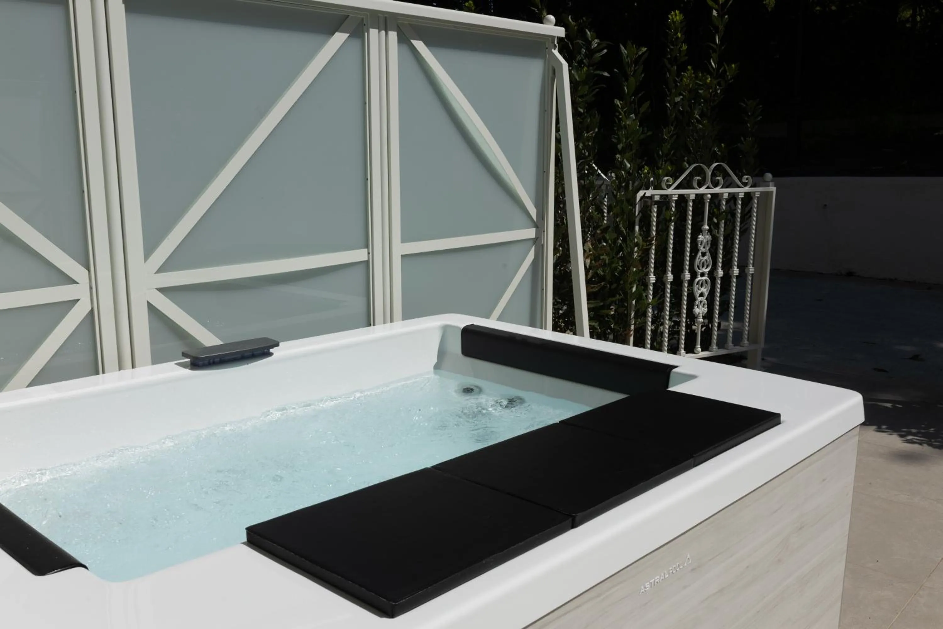 Hot Tub in Hotel Luze Boutique San Sebastian