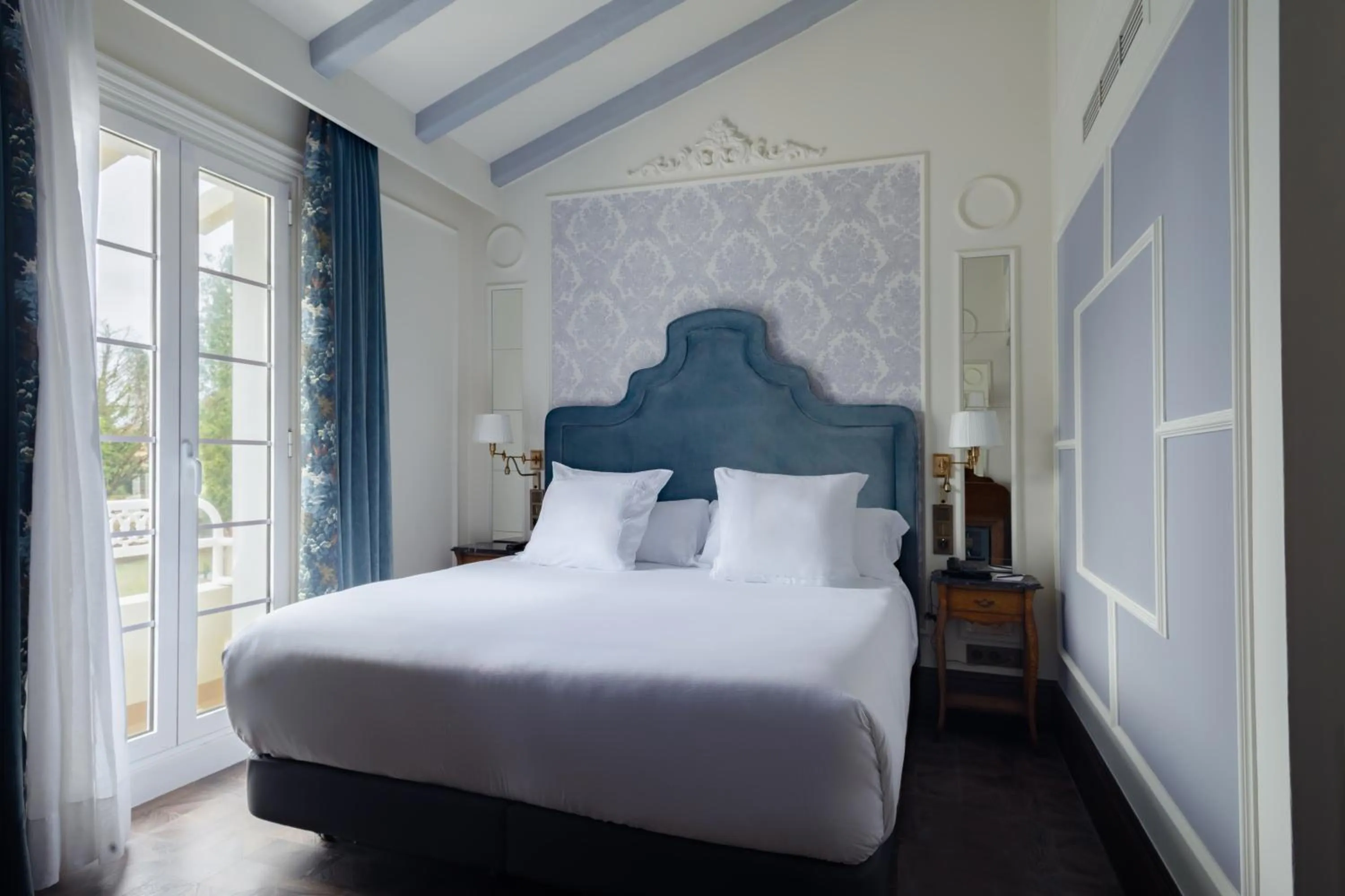 Bed in Hotel Luze Boutique San Sebastian