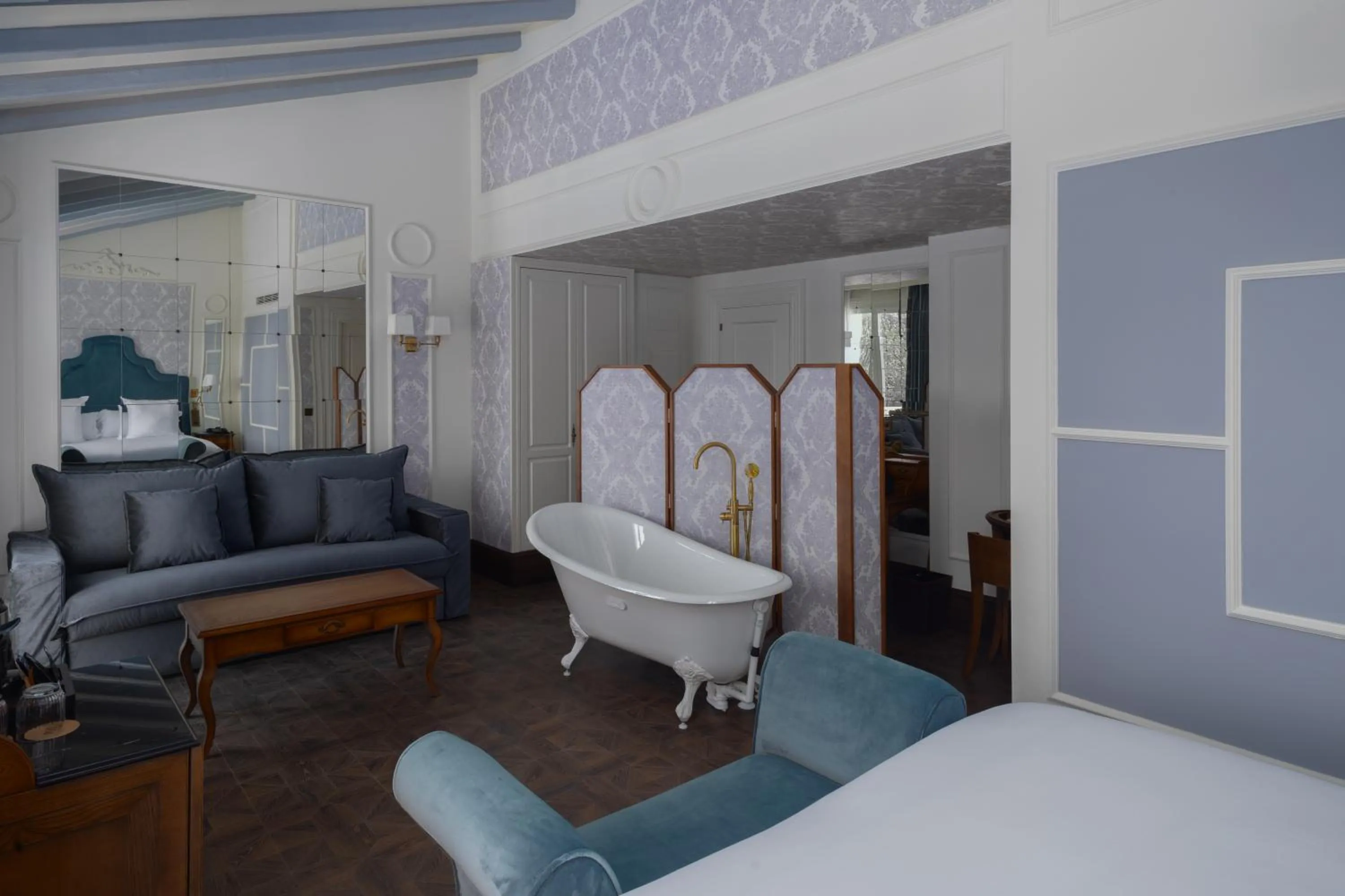 Decorative detail, Bed in Hotel Luze Boutique San Sebastian