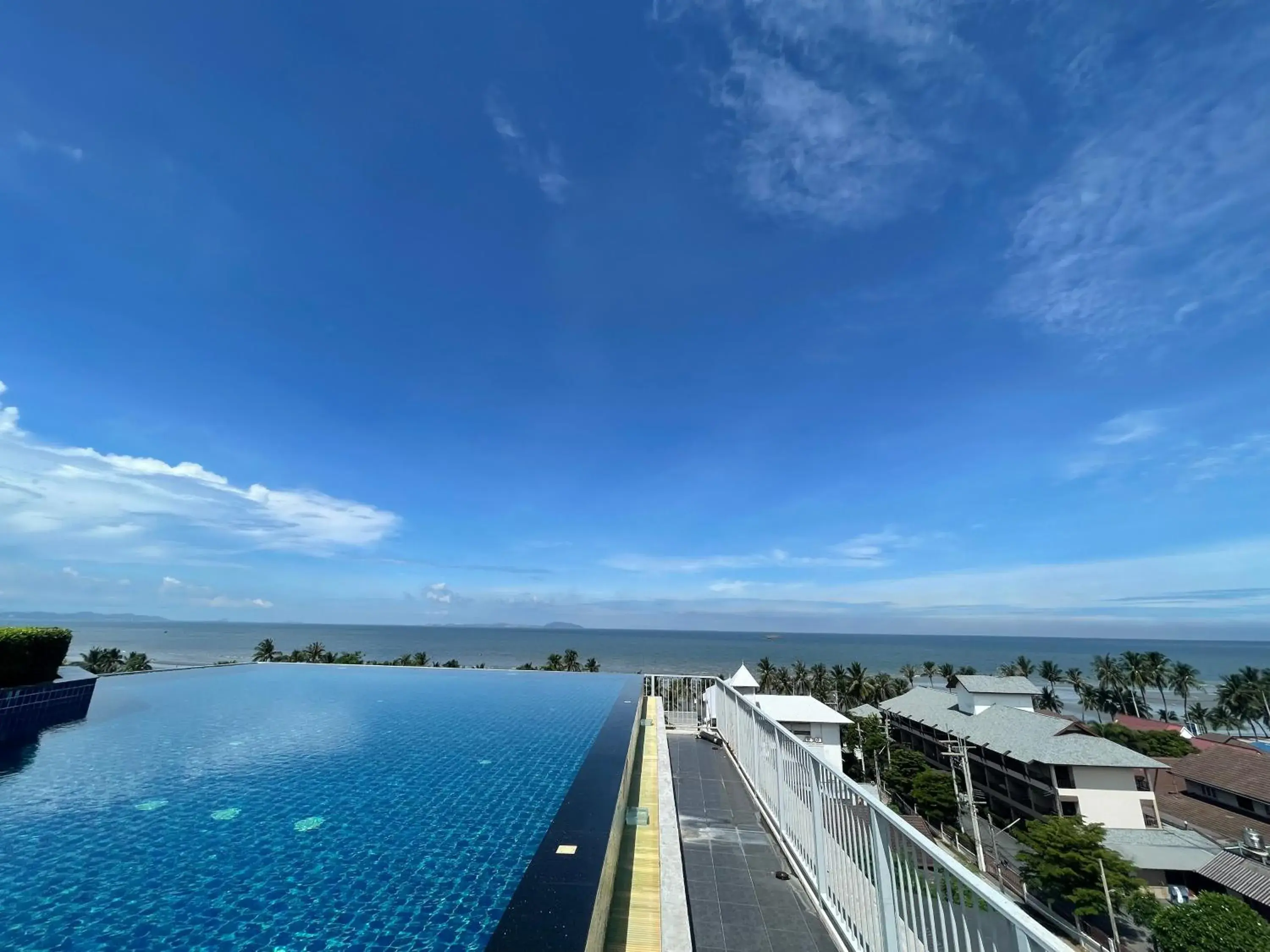 The Patio bangsaen miracle Seaview The Patio bangsaen miracle Seaview