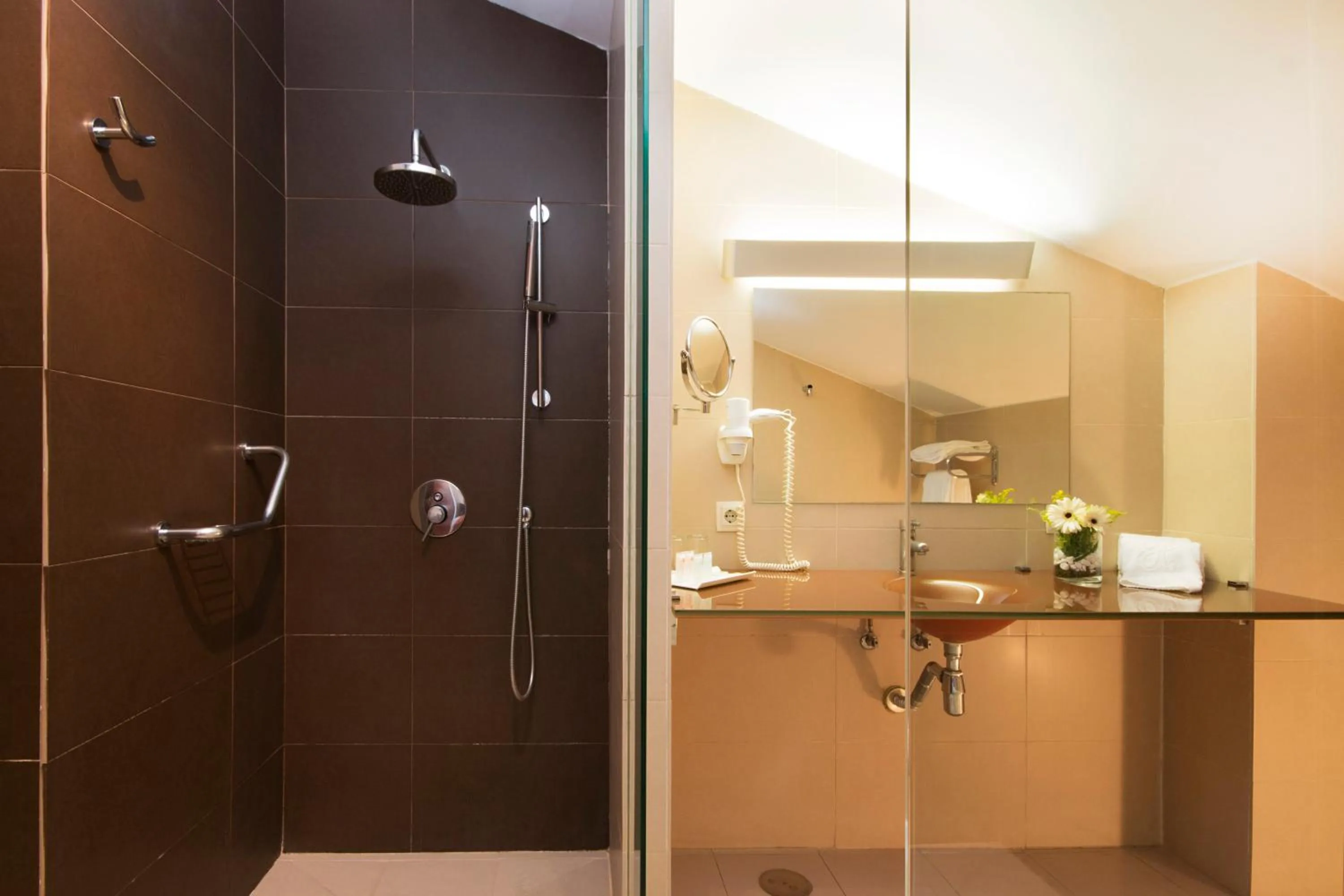 Bathroom in Hotel Granada Palace