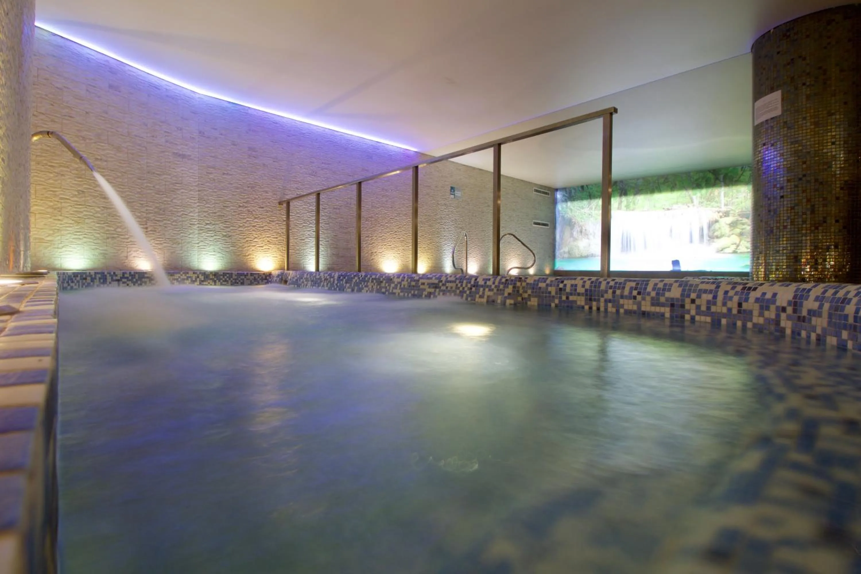 Hot Tub in Hotel Granada Palace