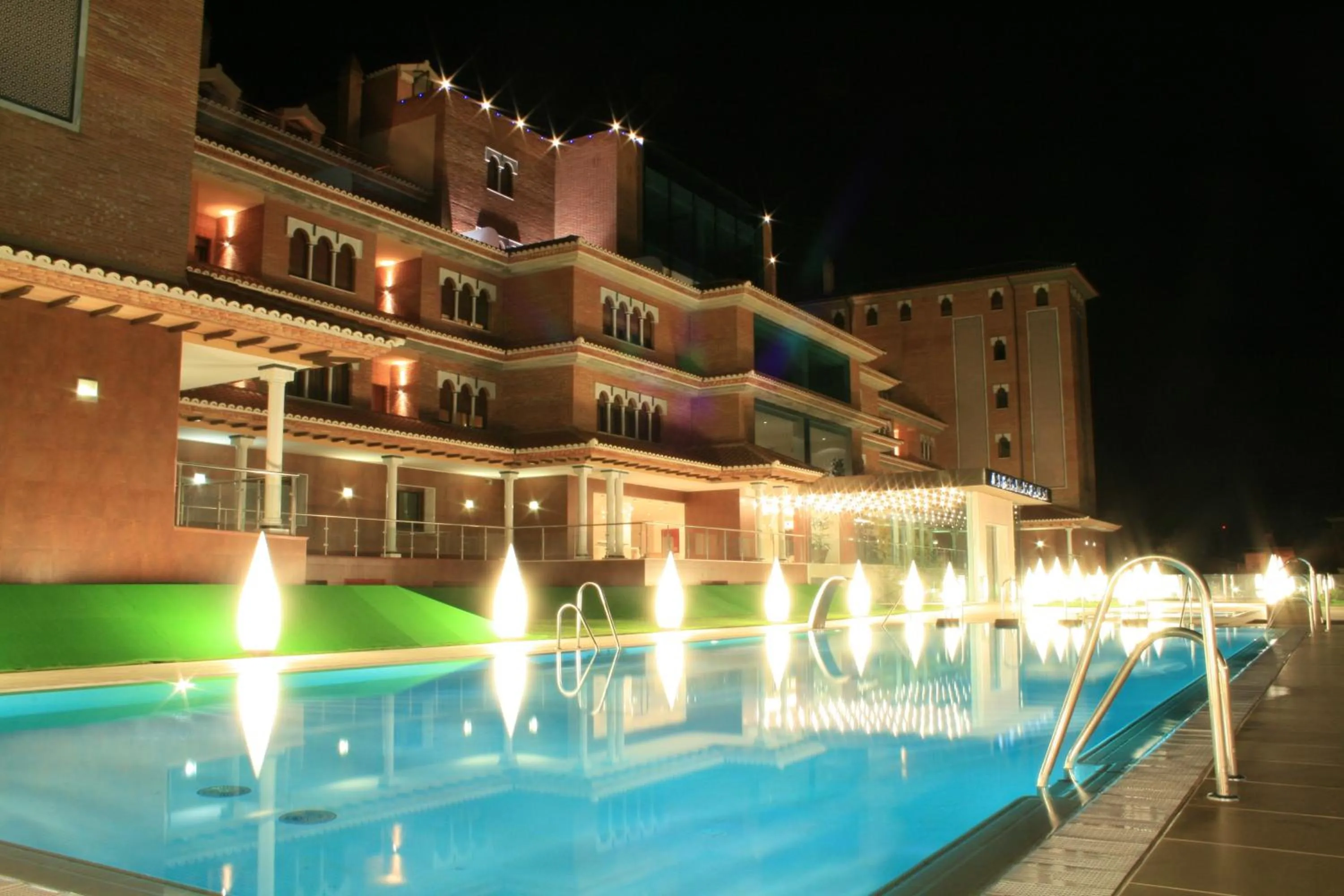 Swimming pool in Hotel Granada Palace