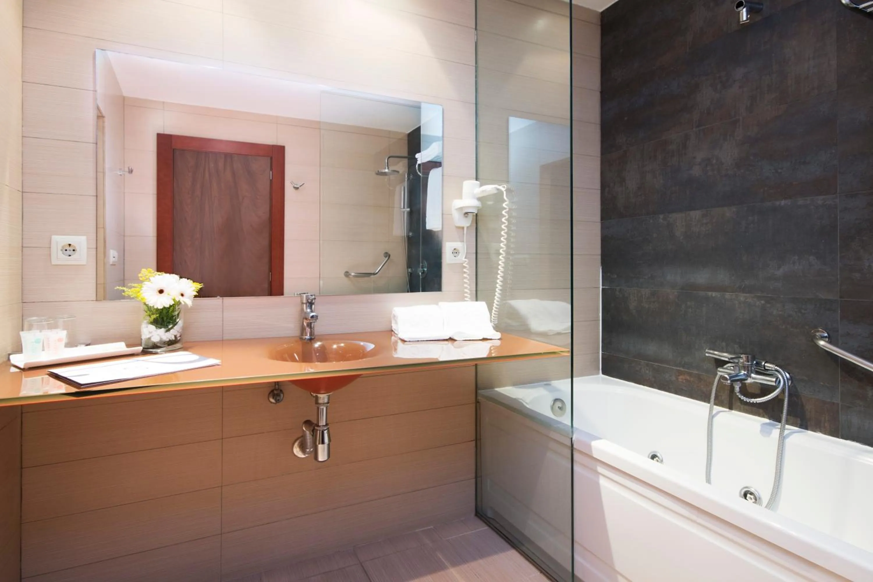 Bathroom in Hotel Granada Palace