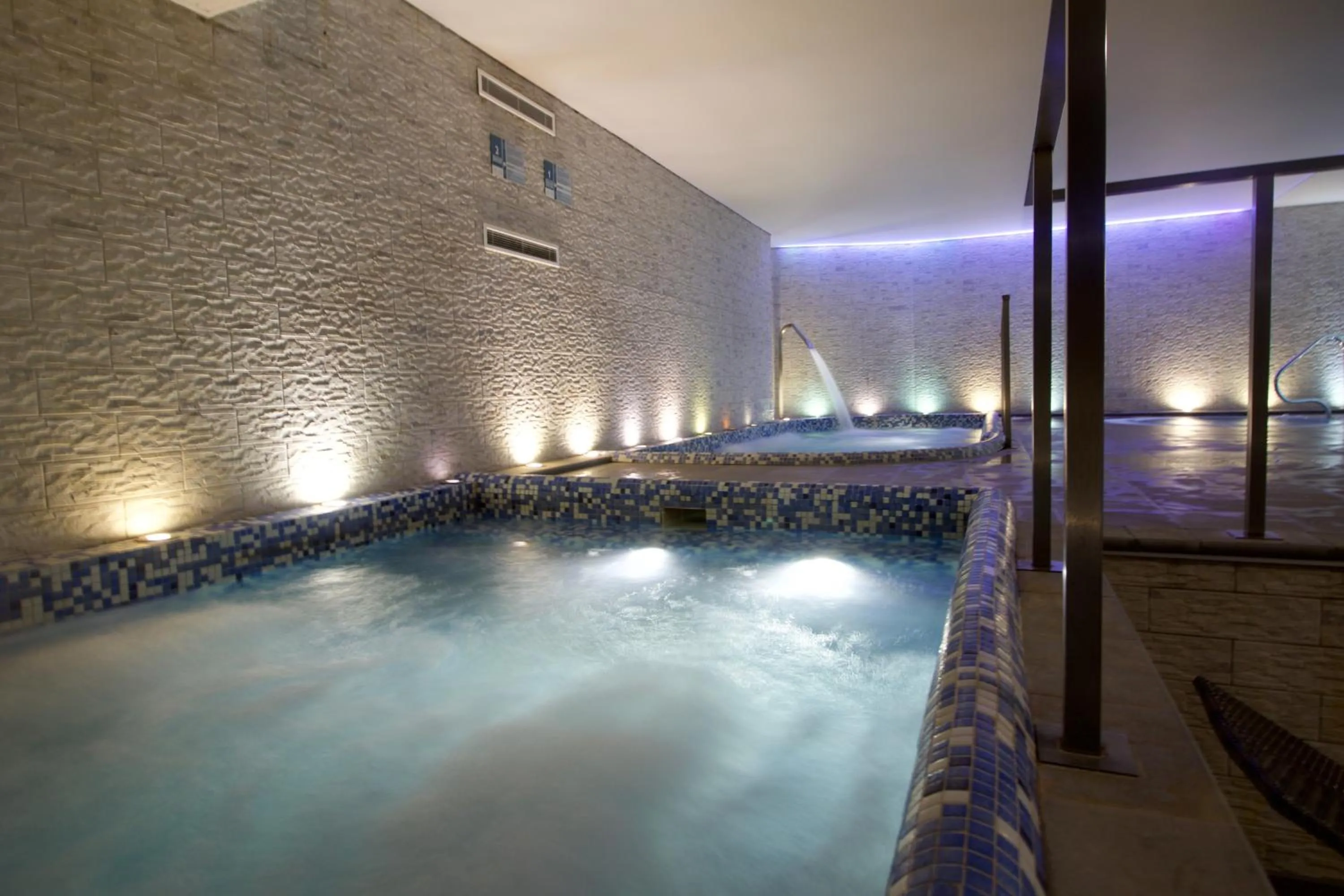 Hot Tub in Hotel Granada Palace