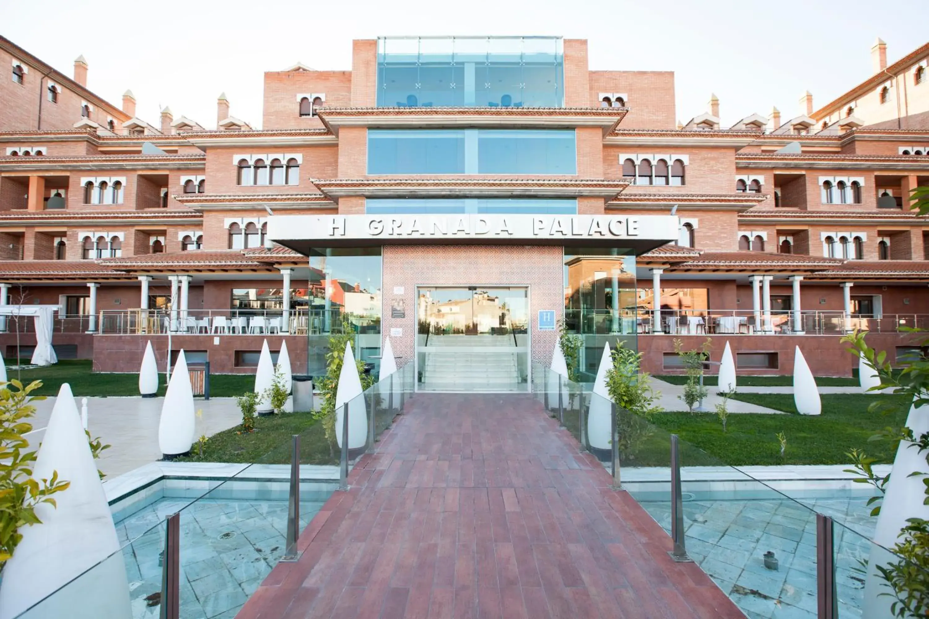 Facade/entrance in Hotel Granada Palace Facade/entrance in Hotel Granada Palace