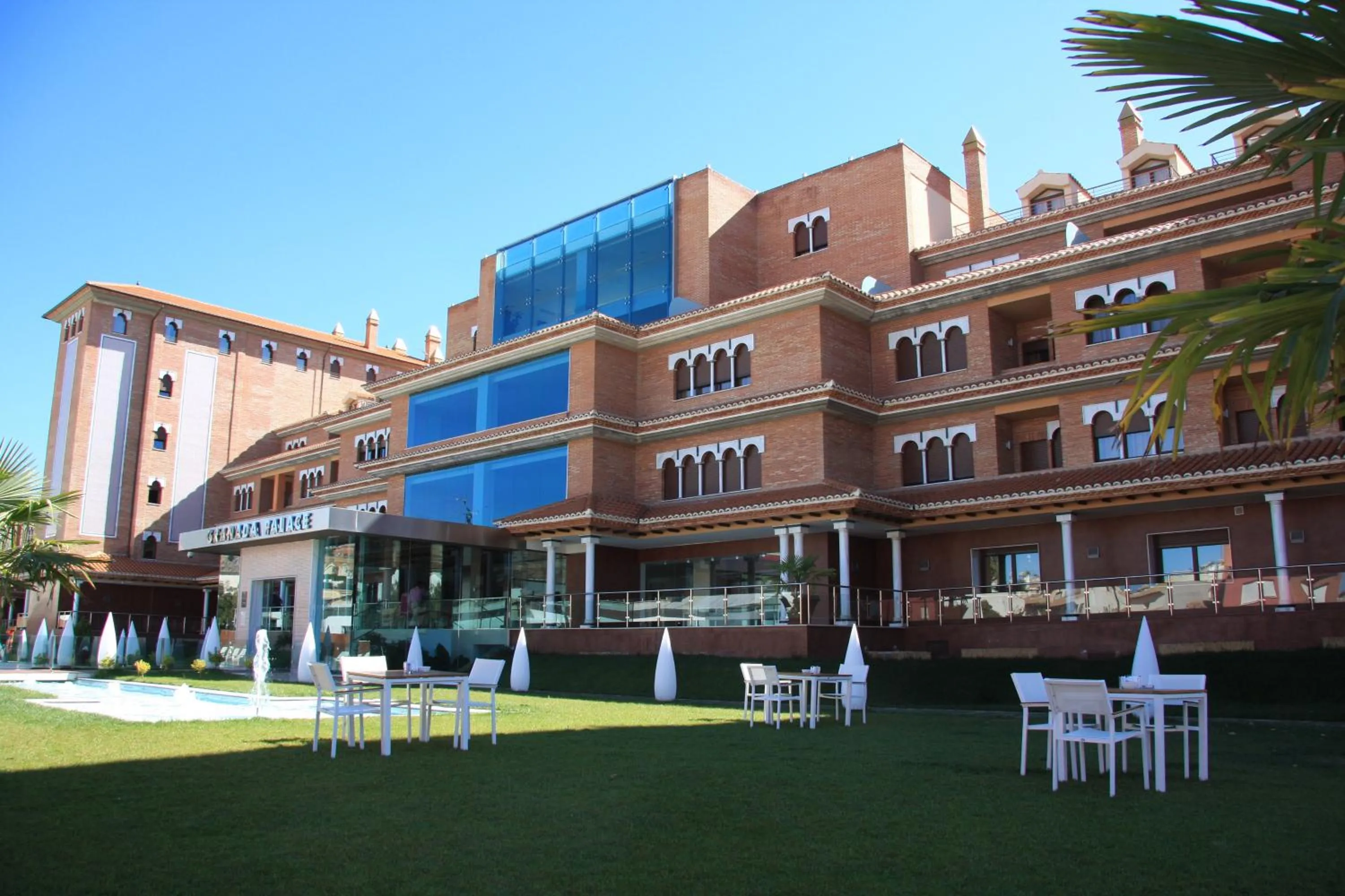 Facade/entrance in Hotel Granada Palace