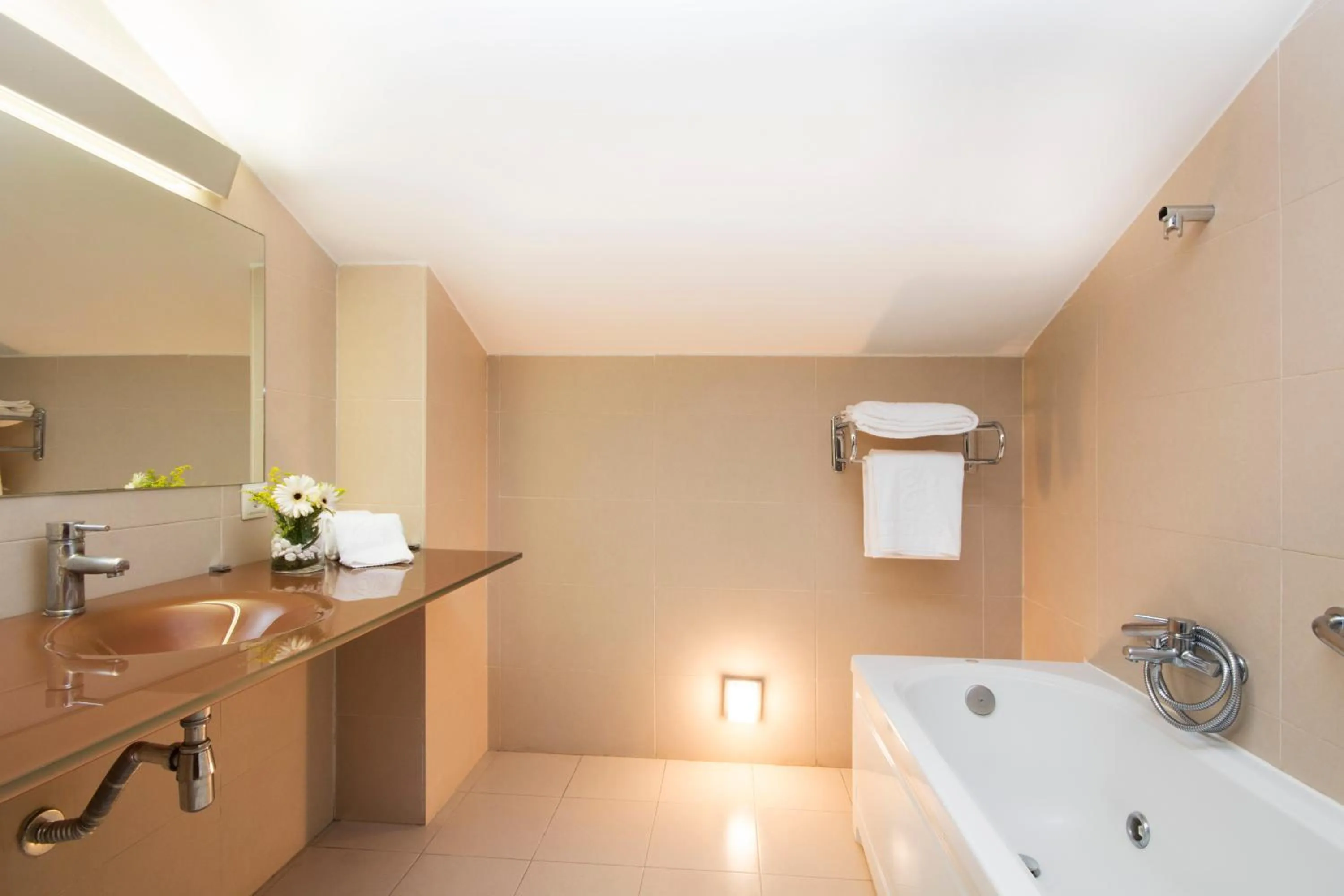 Bathroom in Hotel Granada Palace