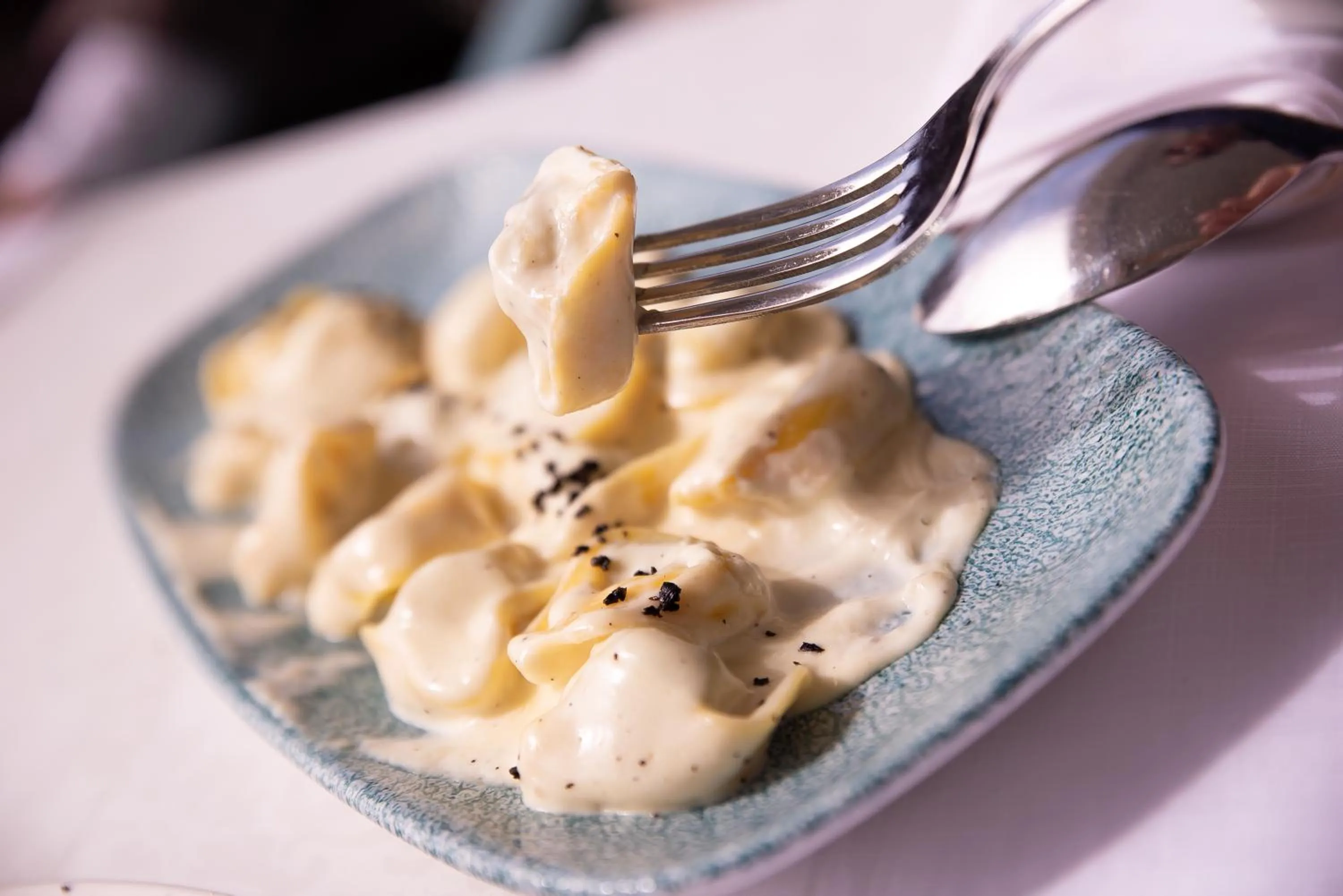 Restaurant/places to eat in Hotel Granada Palace