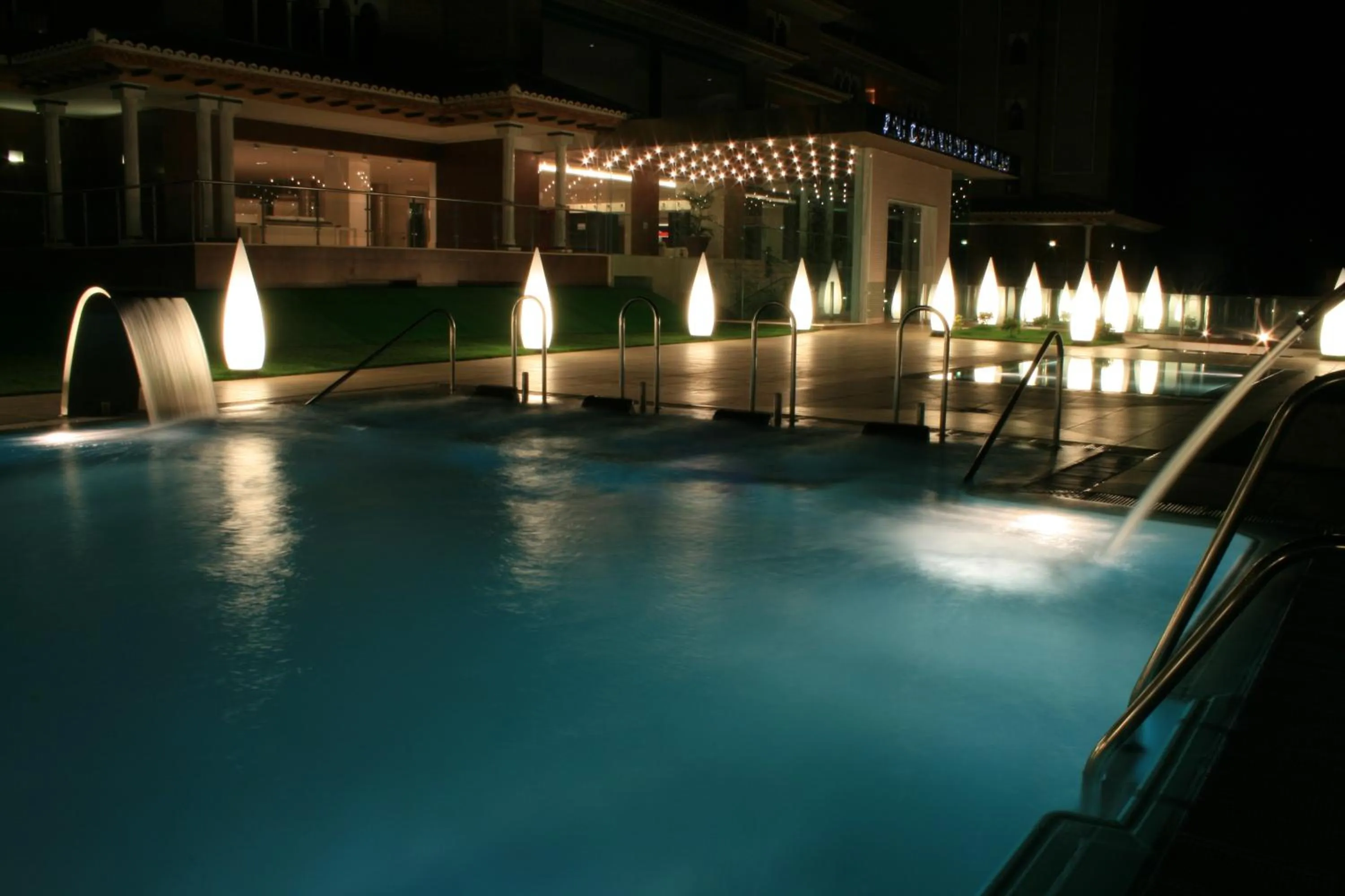 Swimming pool in Hotel Granada Palace