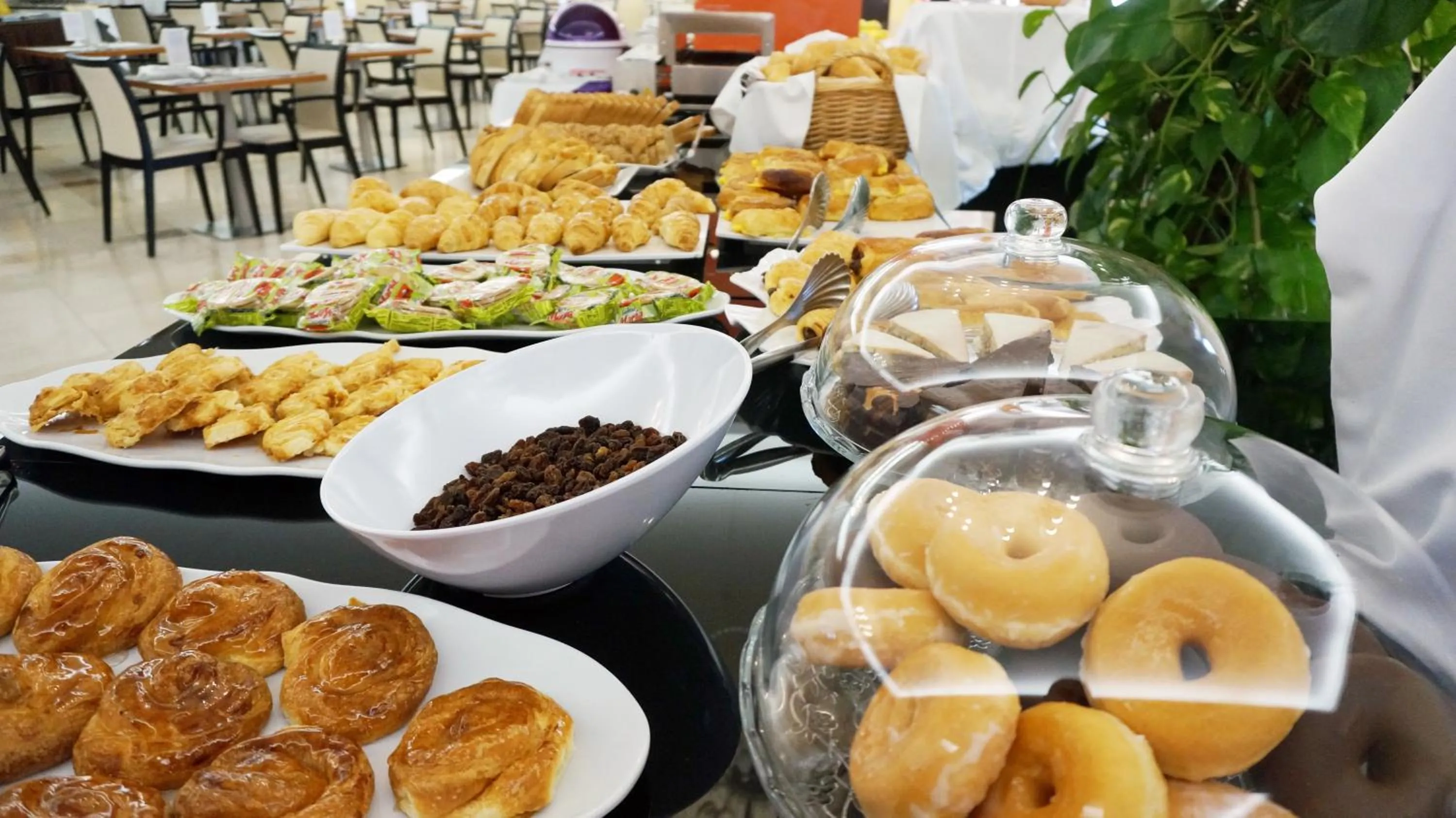 Continental breakfast in Hotel Granada Palace