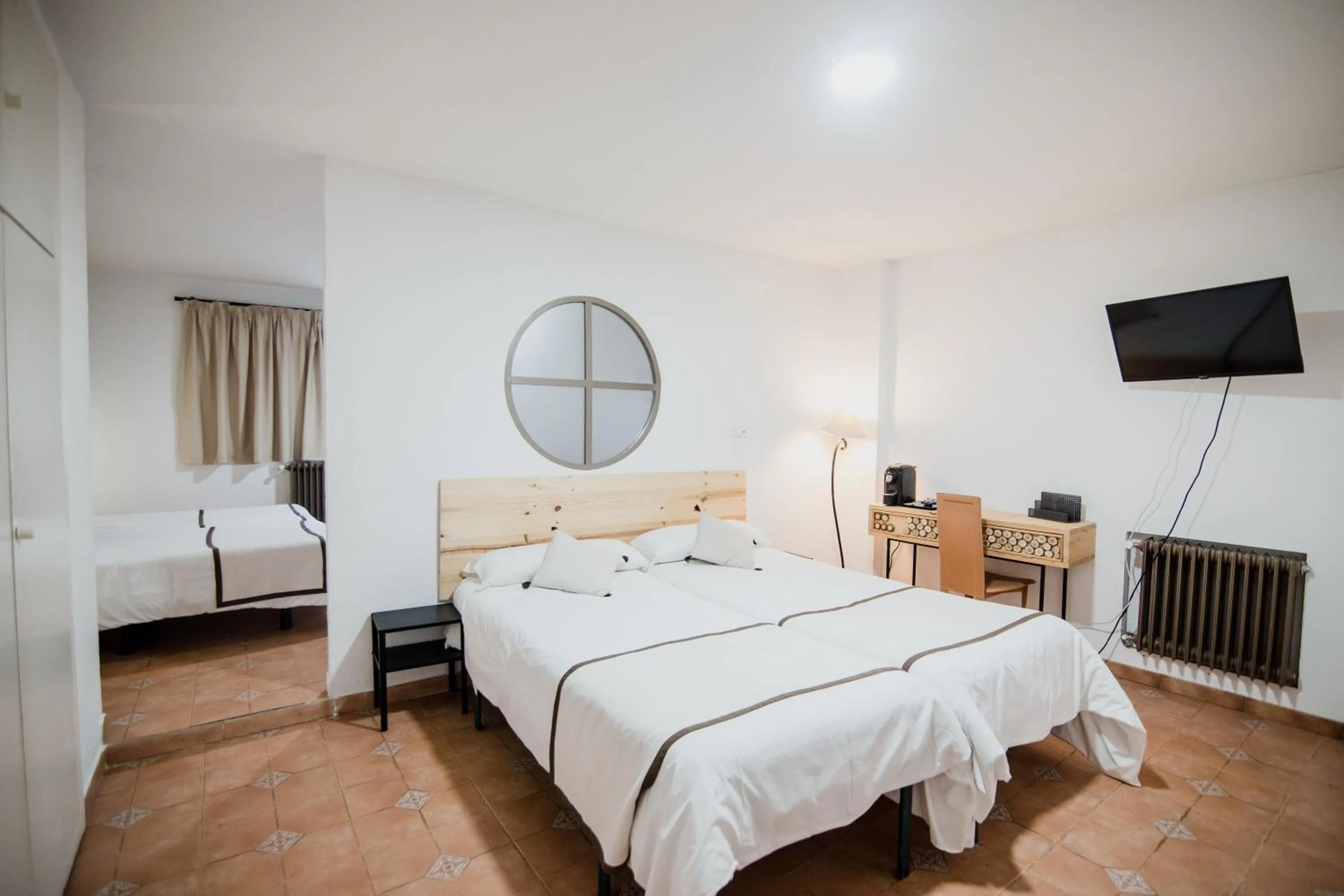 Photo of the whole room, Bed in Mont Blanc