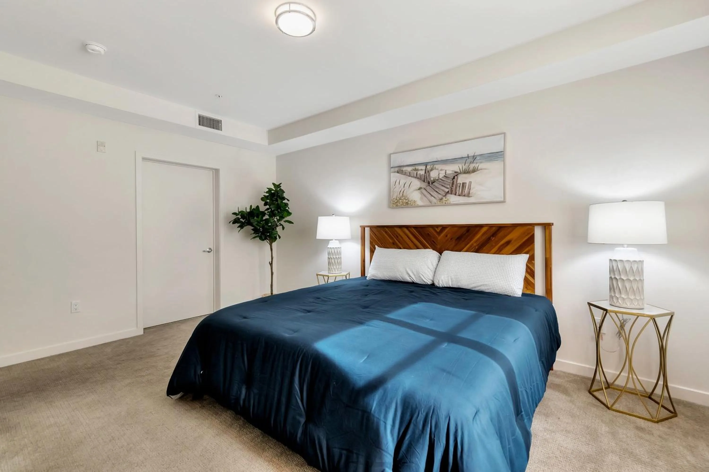 Bed in 5 Heart of Santa Monica apartment