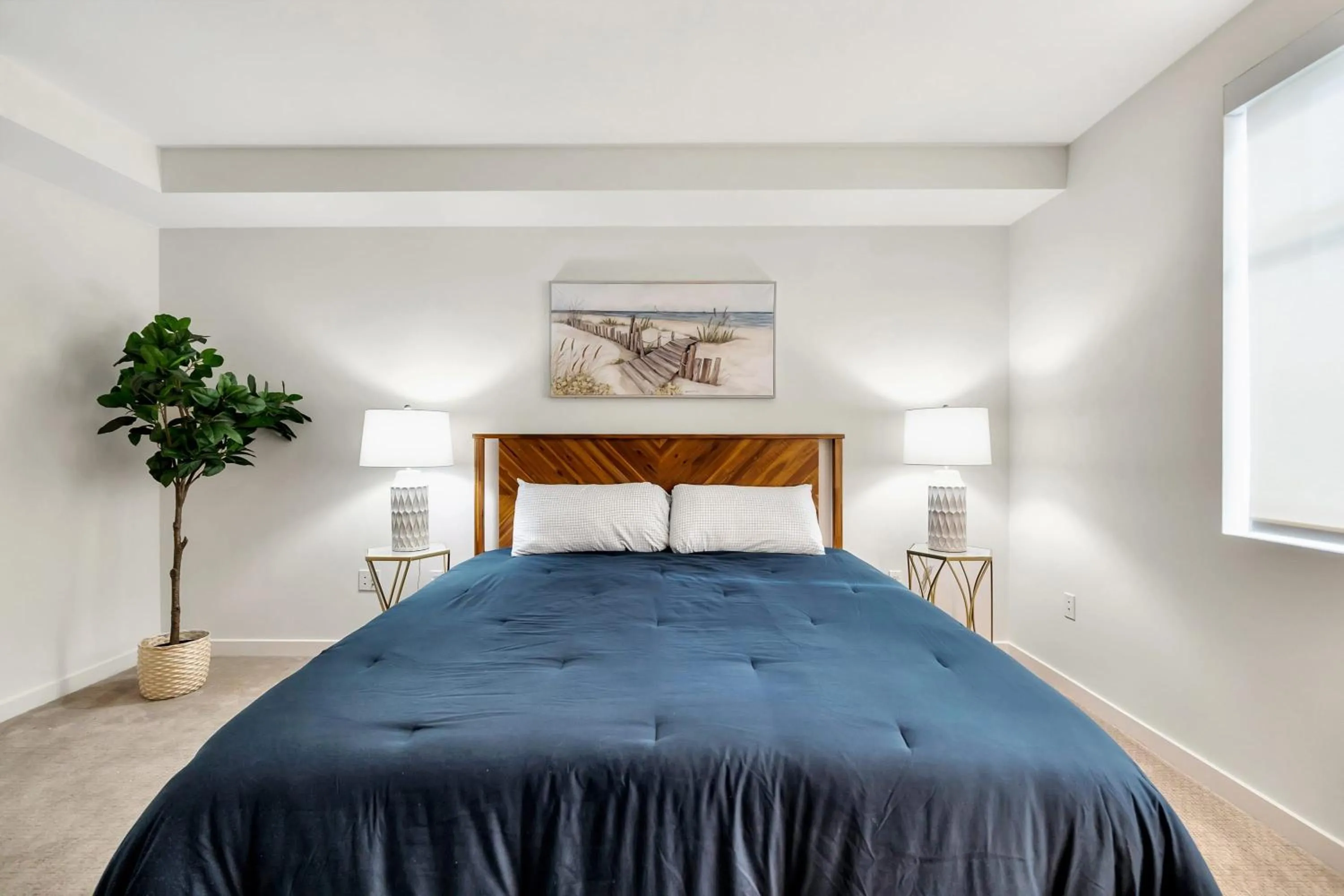 Bed in 5 Heart of Santa Monica apartment