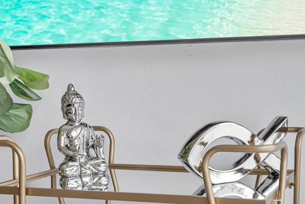 5 Heart of Santa Monica apartment