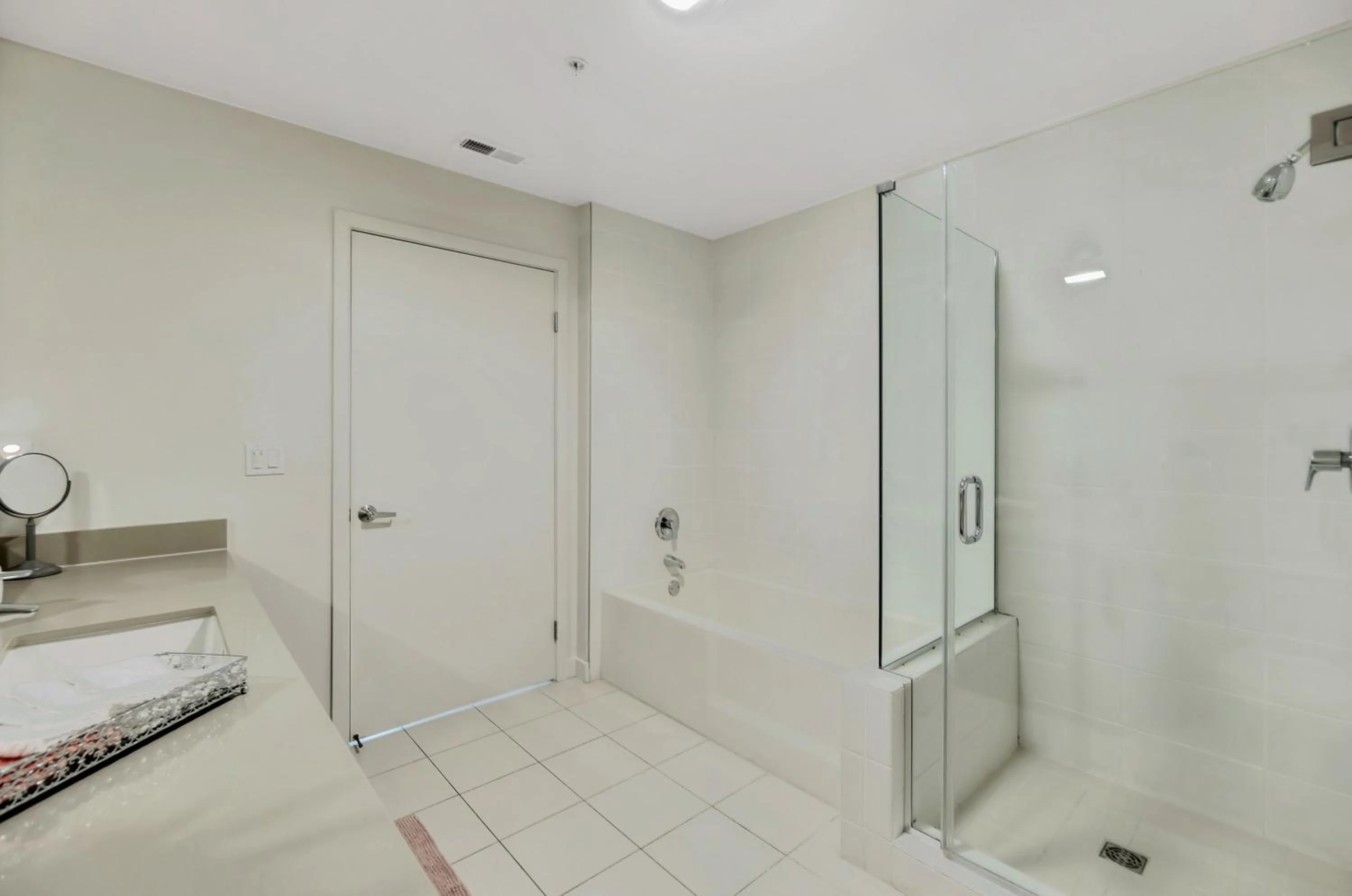 5 Heart of Santa Monica apartment