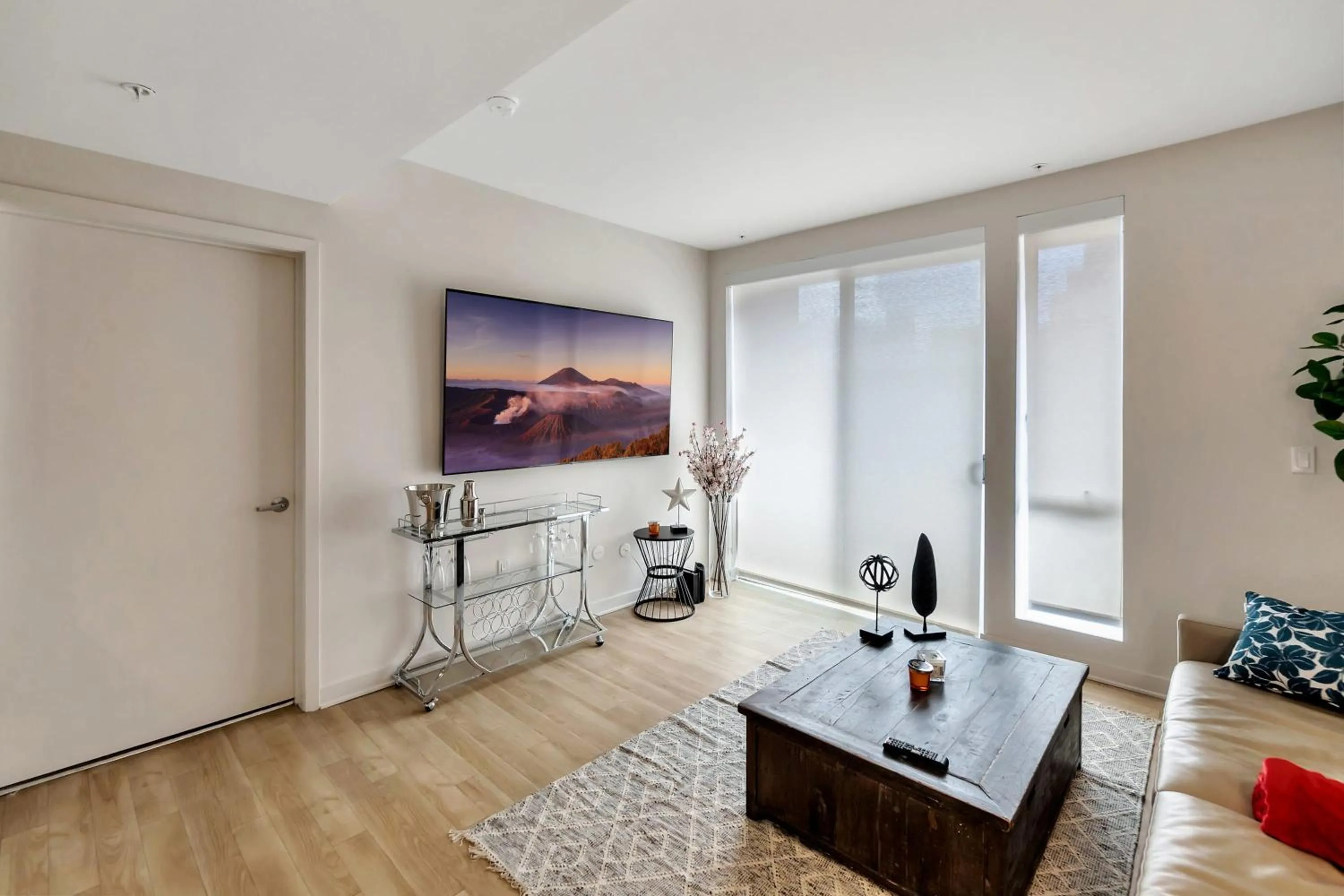 5 Heart of Santa Monica apartment