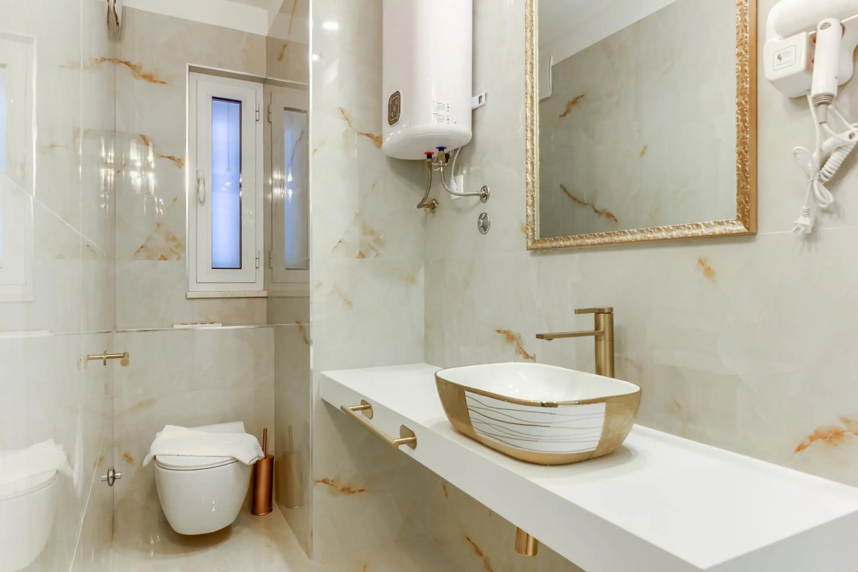 Shower in Irini Luxury Rooms