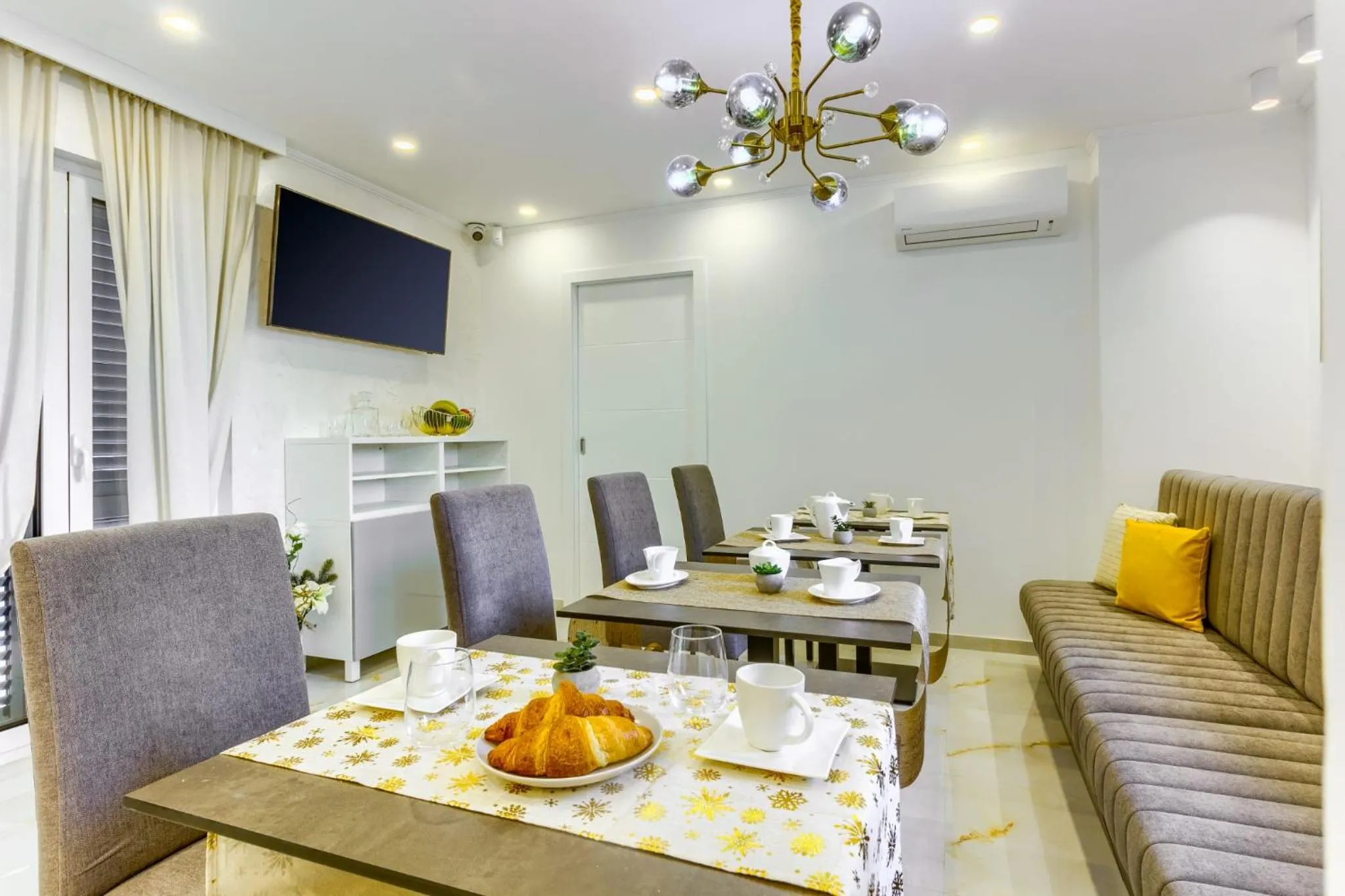 Breakfast in Irini Luxury Rooms