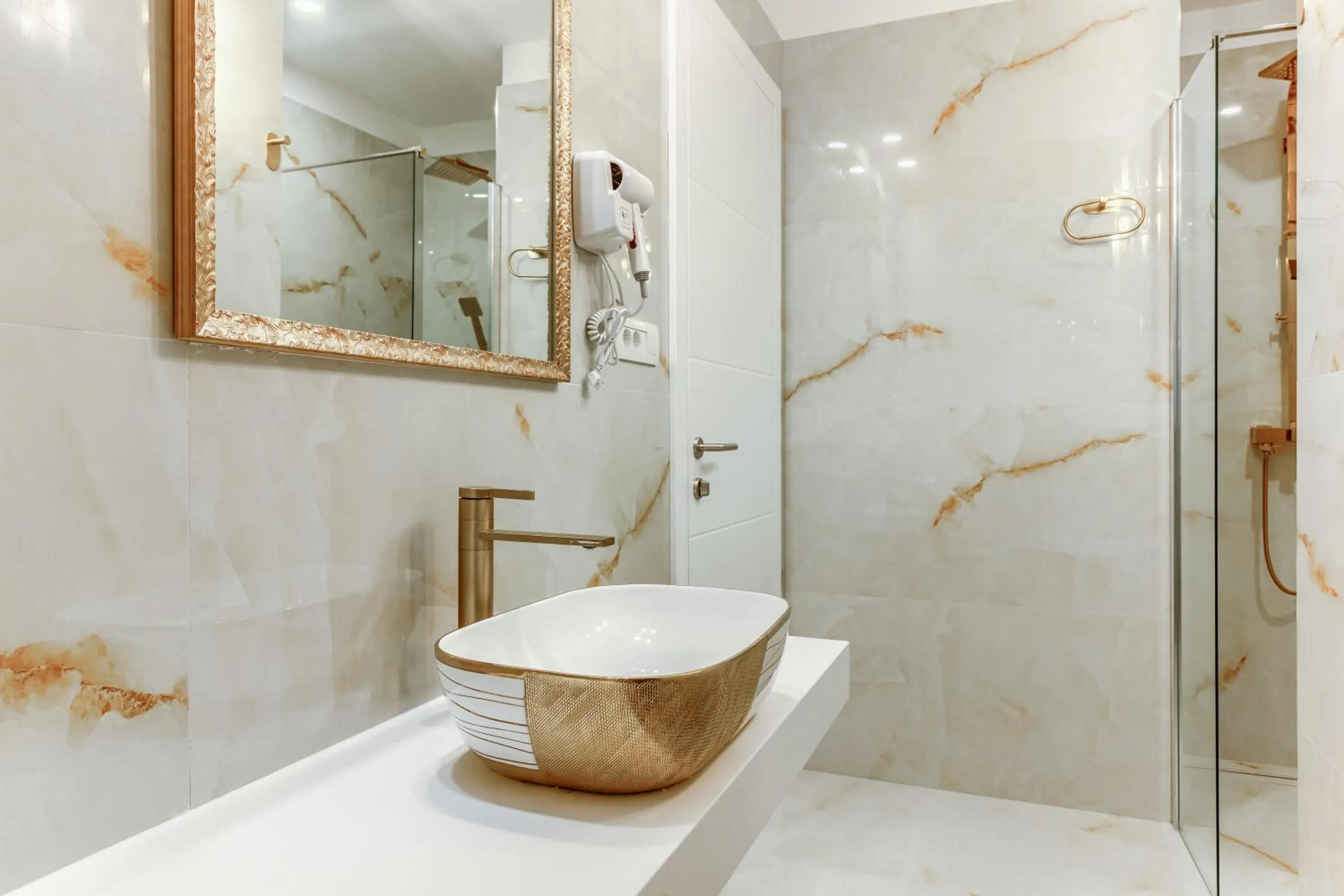 Shower in Irini Luxury Rooms
