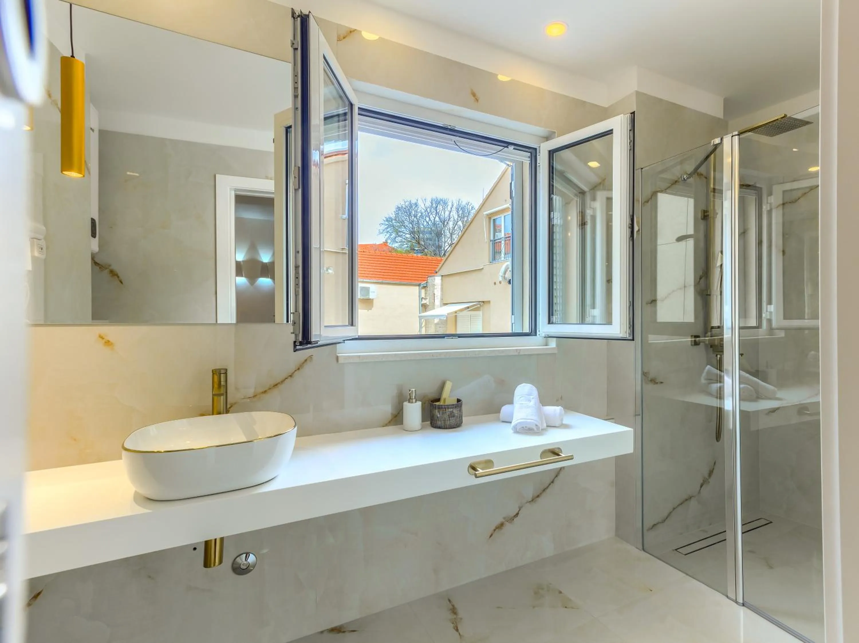 Shower in Irini Luxury Rooms