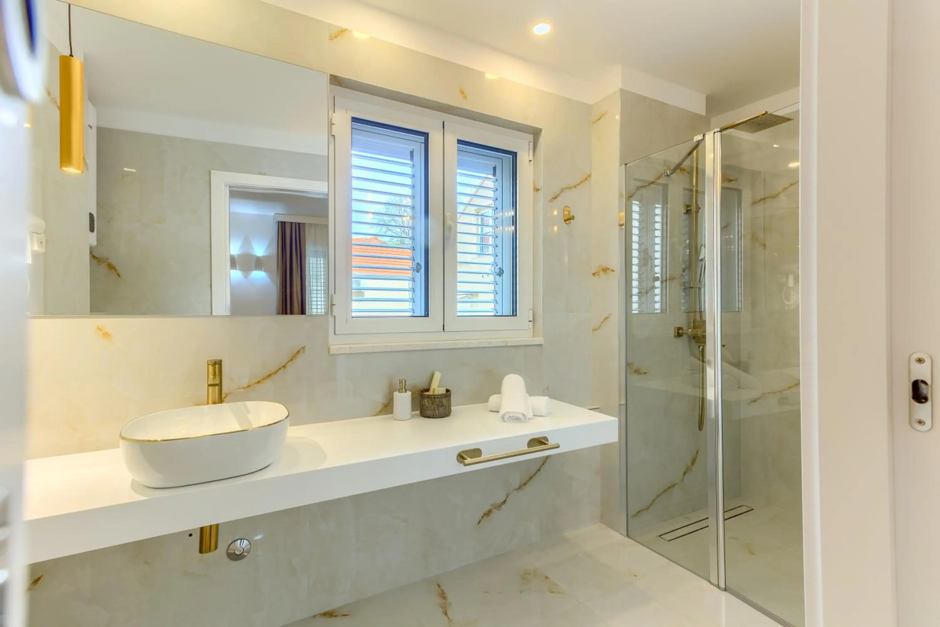 Shower in Irini Luxury Rooms