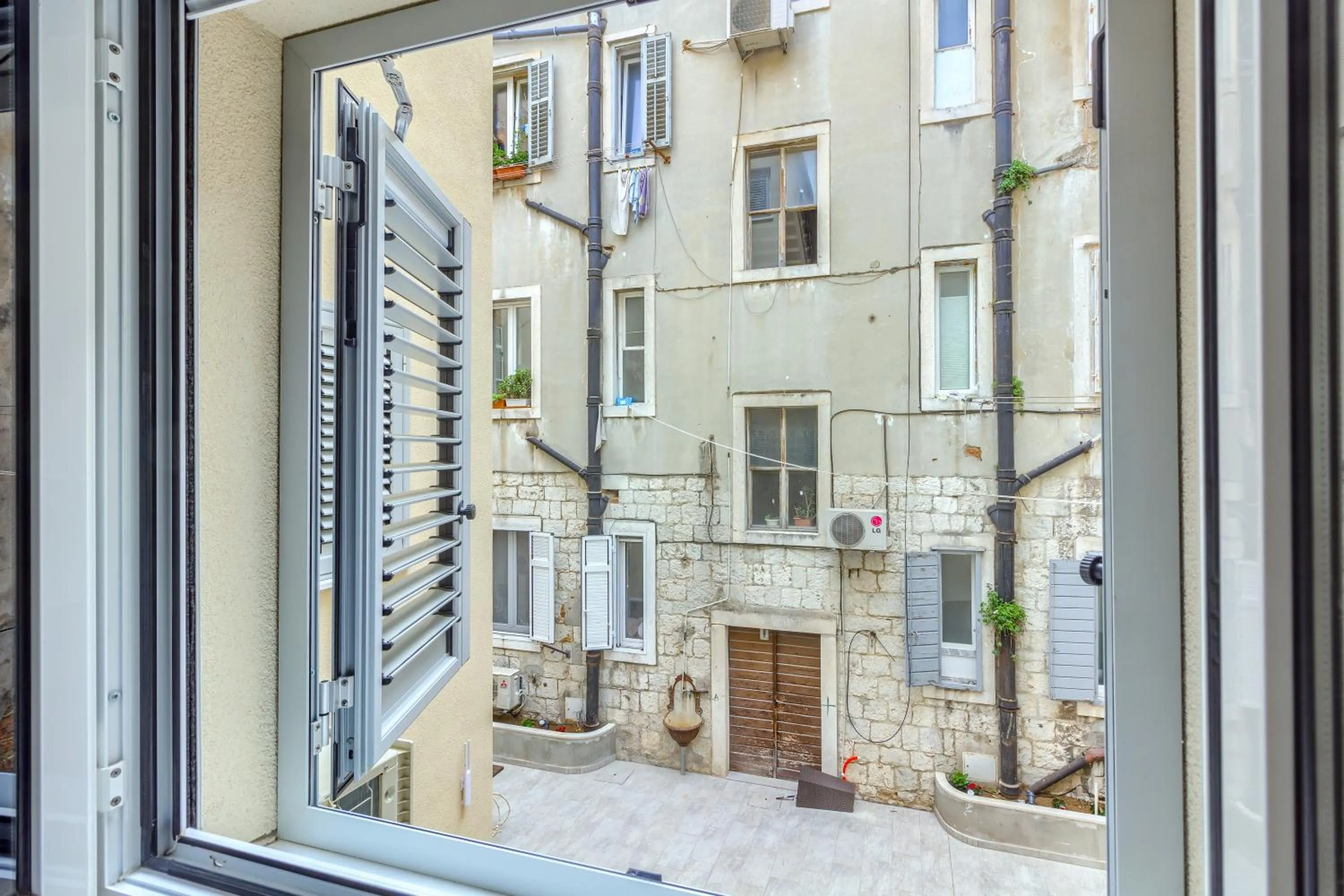 Street view in Irini Luxury Rooms