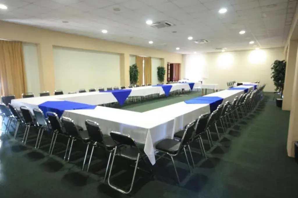 Lounge or bar in Hotel Oaxaca Dorado Lounge or bar in Hotel Oaxaca Dorado