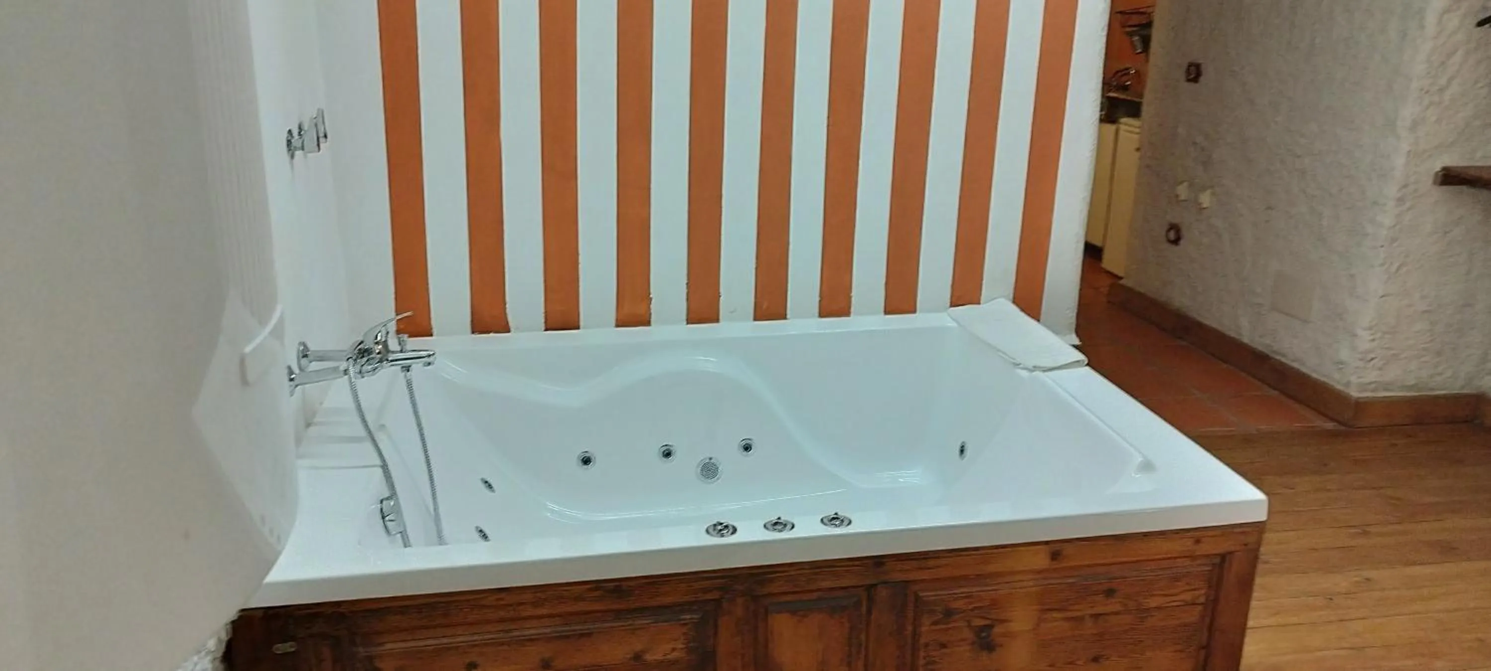 Hot Tub in Casas Cueva y Cortijo La Tala en Guadix