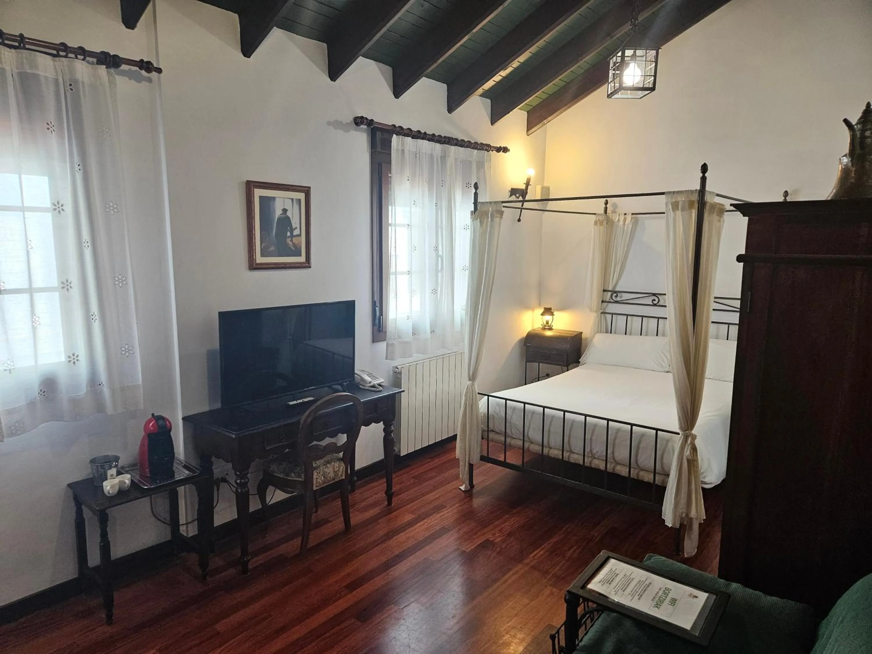 TV and multimedia, Bed in Hotel SPA Atxaspi