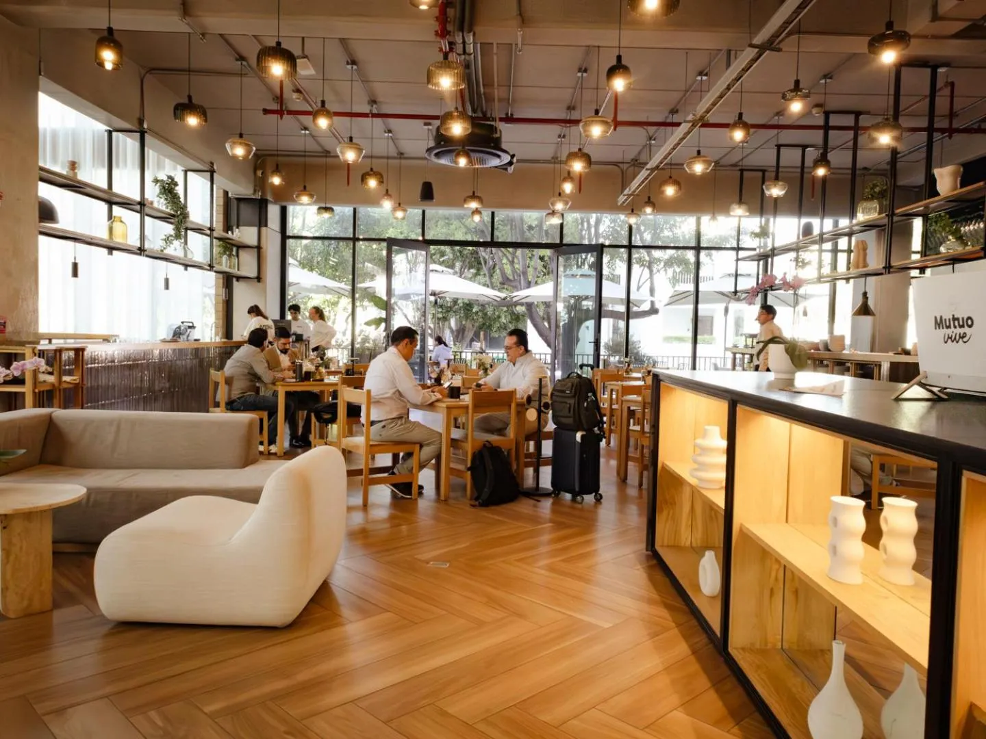 Restaurant/places to eat in Mutuo Vive