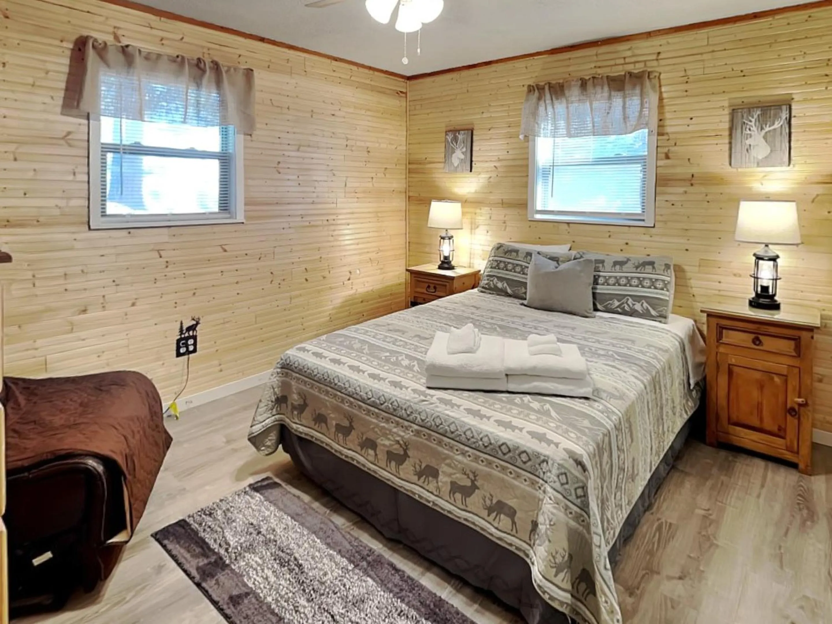 Bed in The Elk Meadow Cozy Cabin