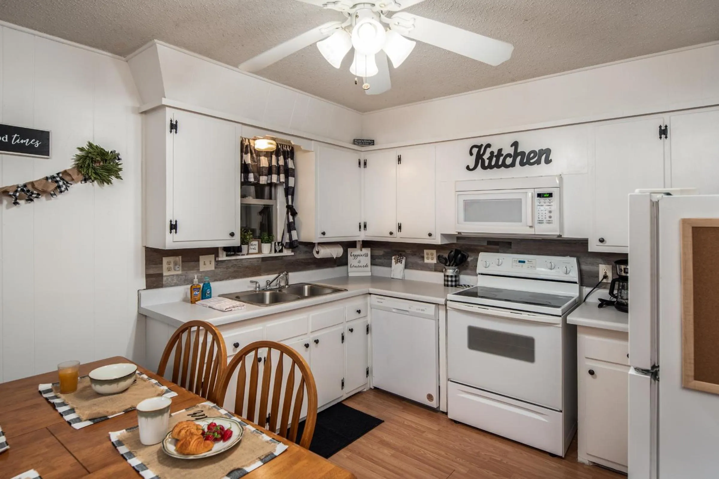 Property building in The Elk Meadow Cozy Cabin