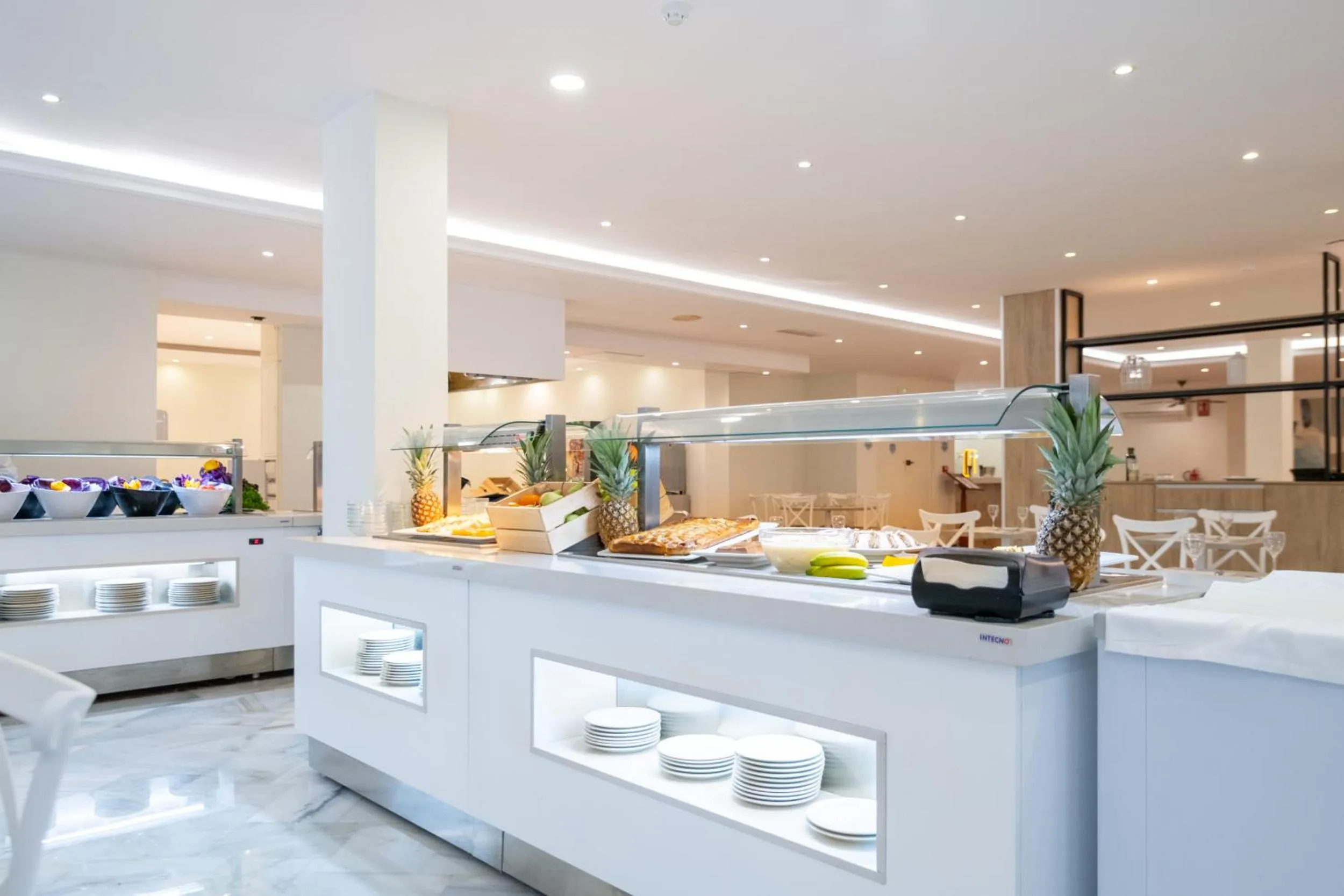 Restaurant/places to eat in Hotel Nerja Club by Dorobe