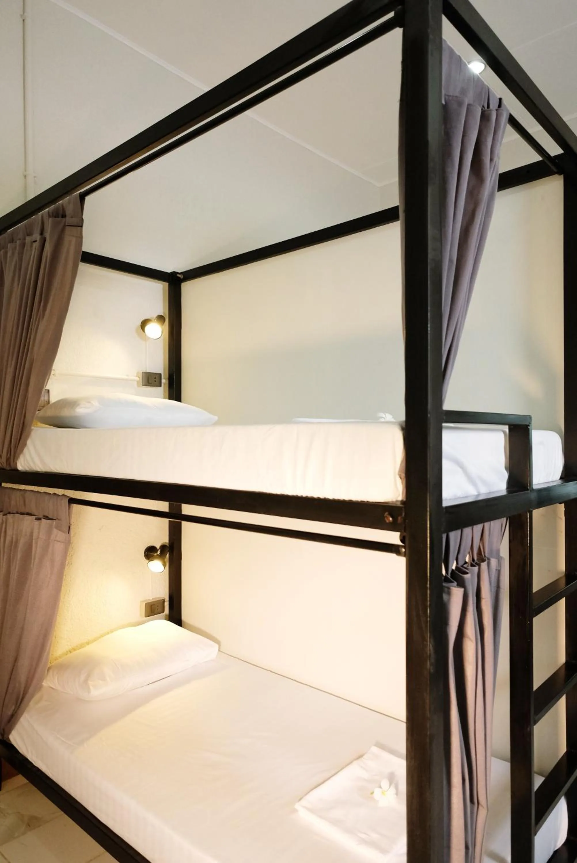 Bed in Mad Monkey Dumaguete