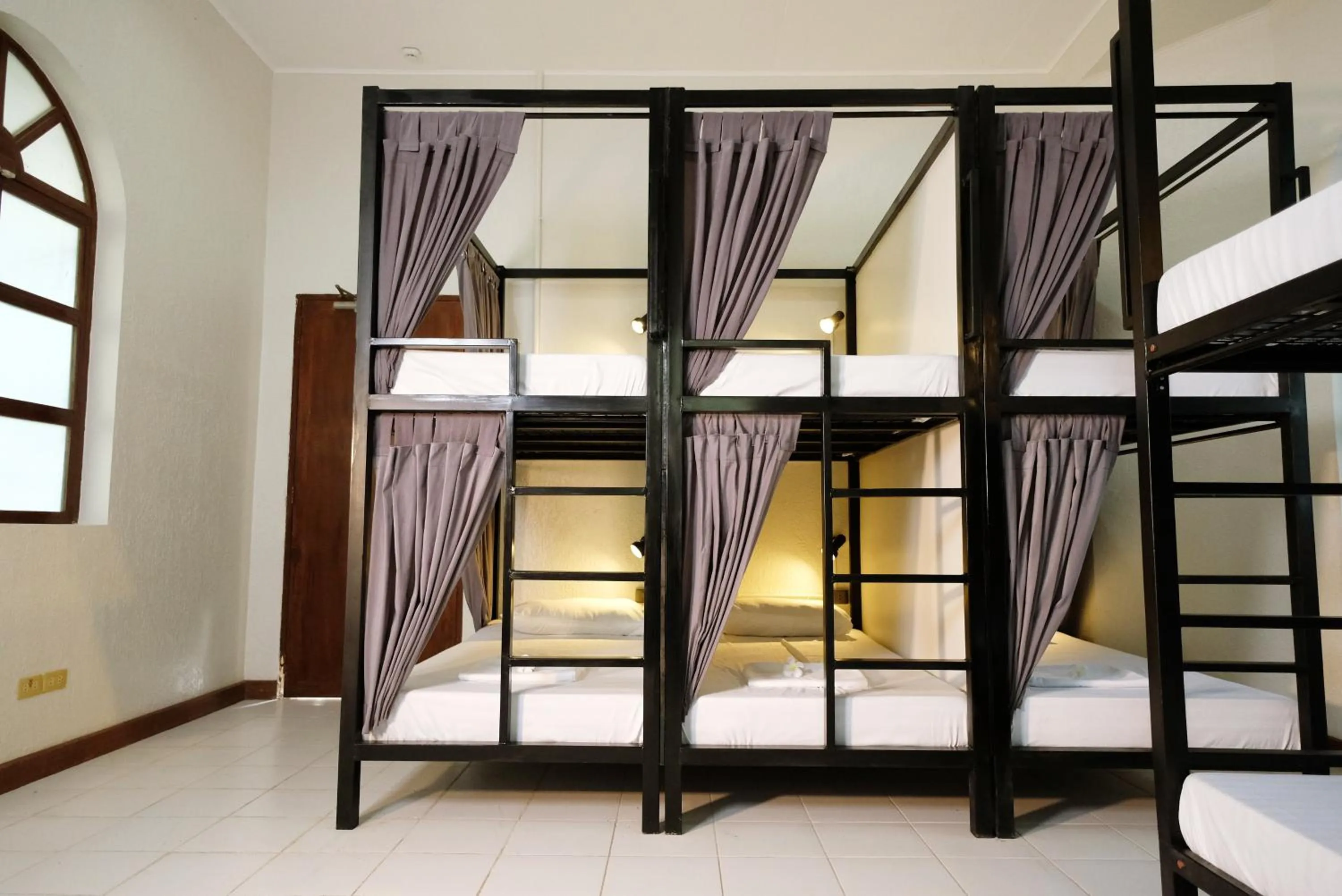 Bed in Mad Monkey Dumaguete