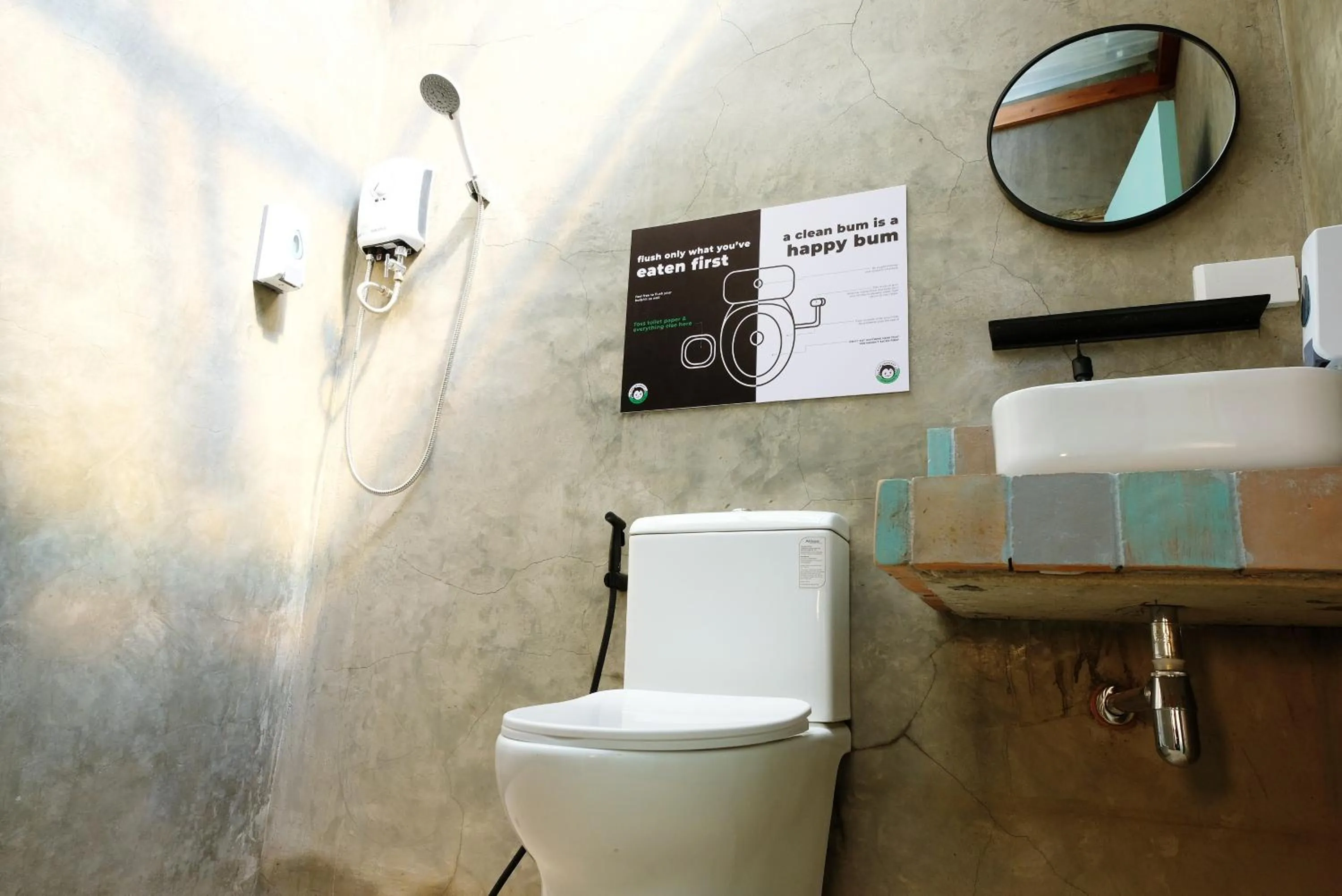 Toilet in Mad Monkey Dumaguete