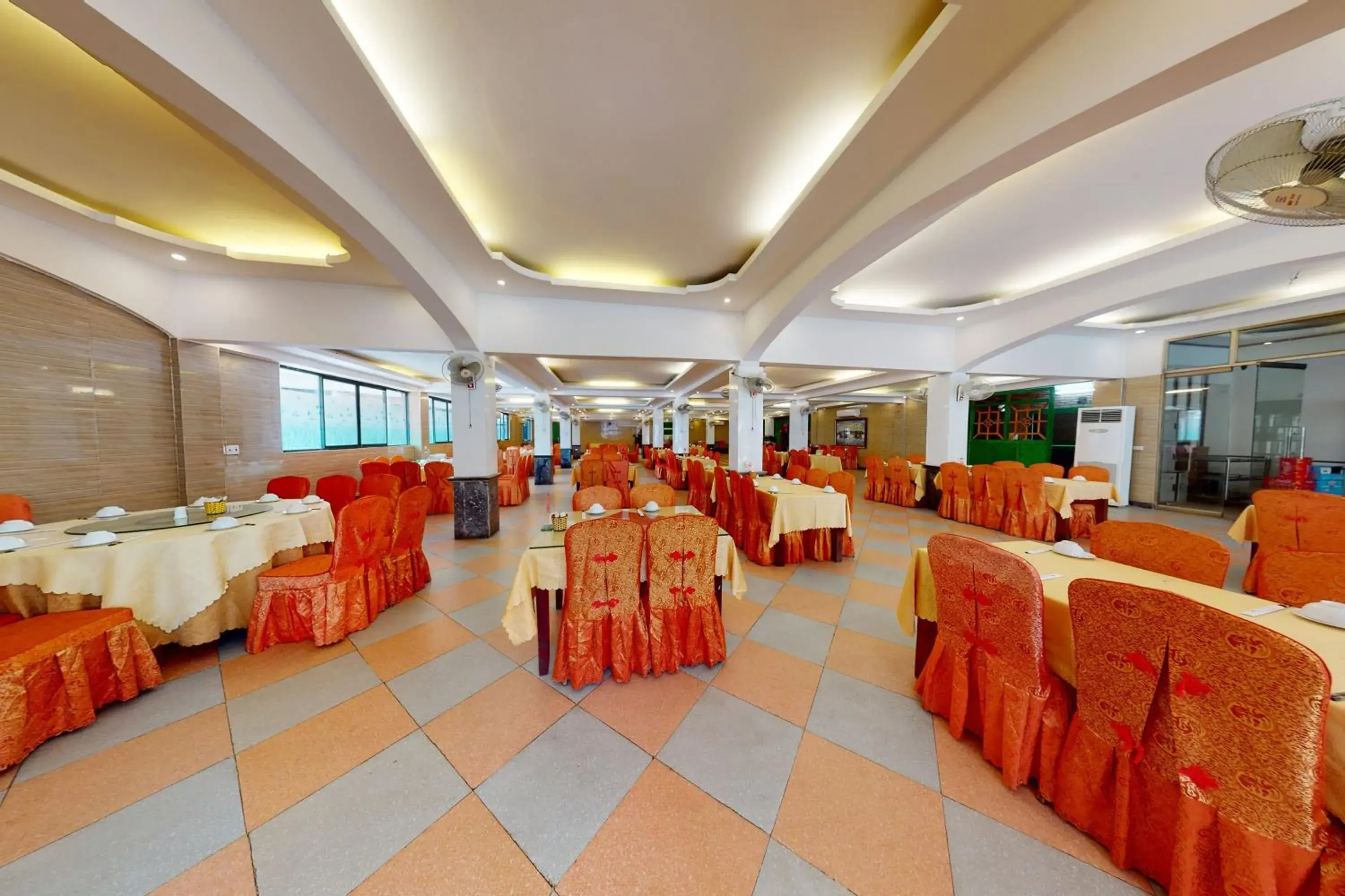 Restaurant/places to eat in Sao Mai Hotel Restaurant/places to eat in Sao Mai Hotel