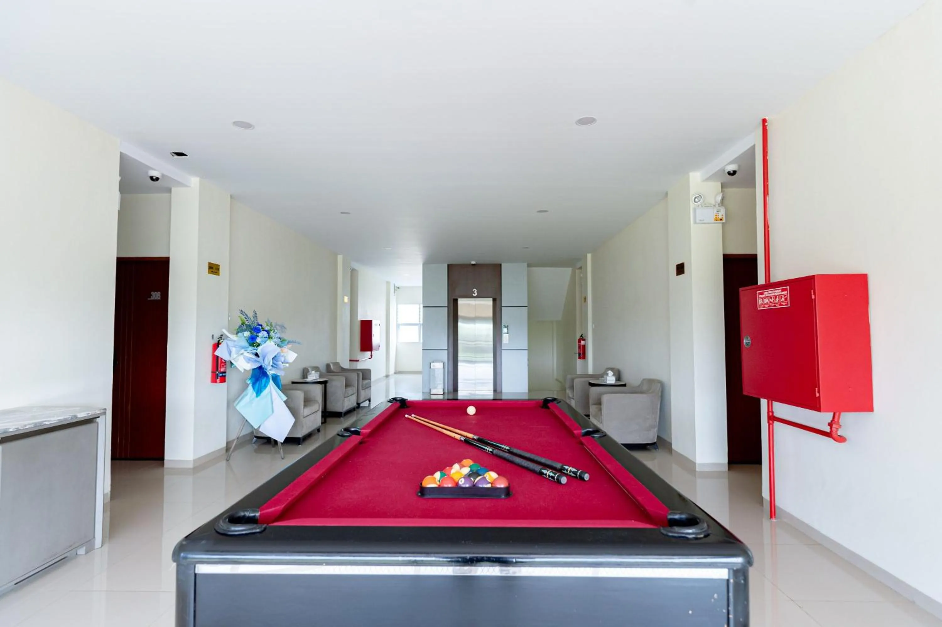 Billiard in RedDoorz Plus at Komplek ABC Batu Aji Batam