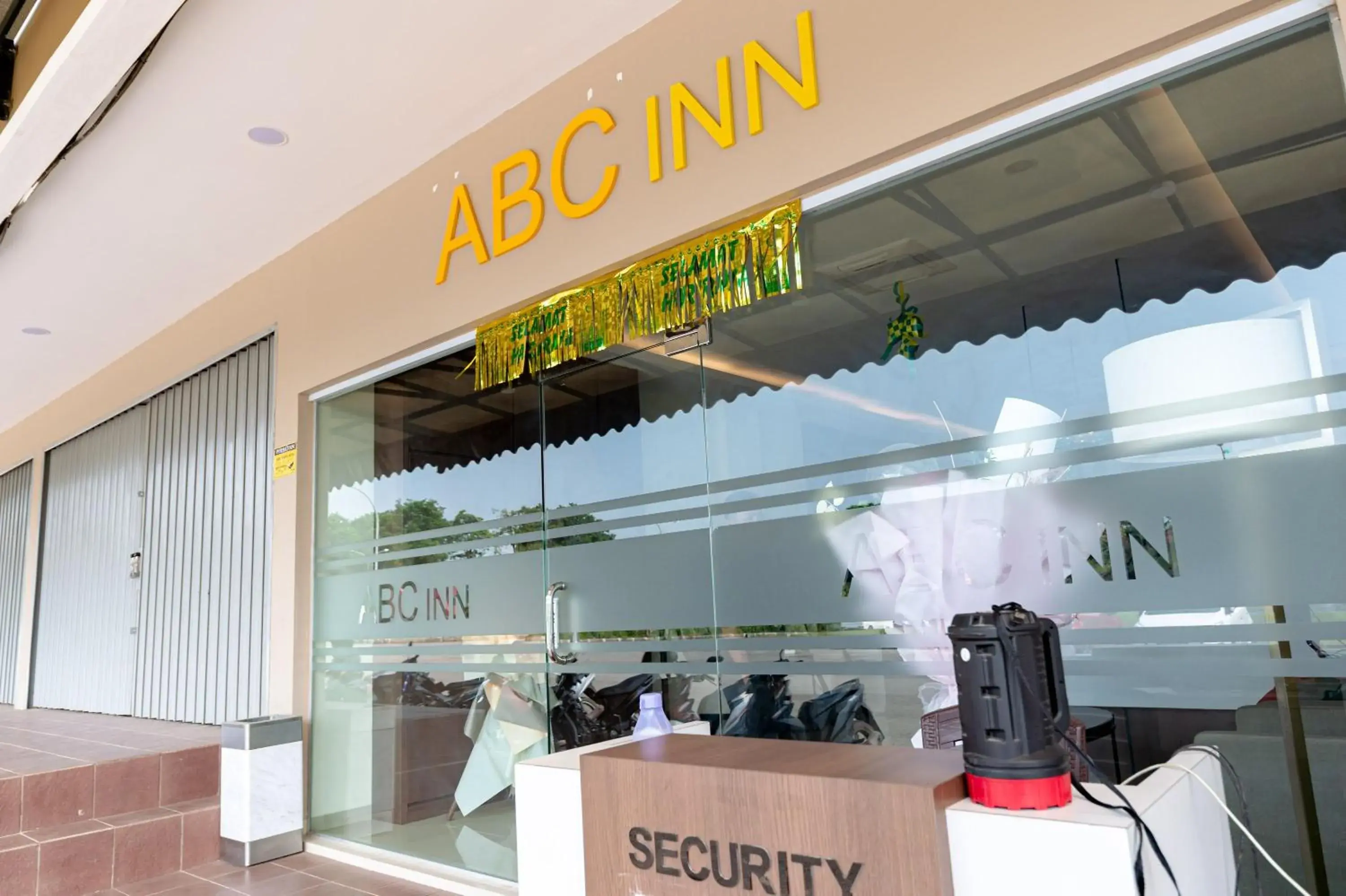 Lobby or reception in RedDoorz Plus at Komplek ABC Batu Aji Batam Lobby or reception in RedDoorz Plus at Komplek ABC Batu Aji Batam